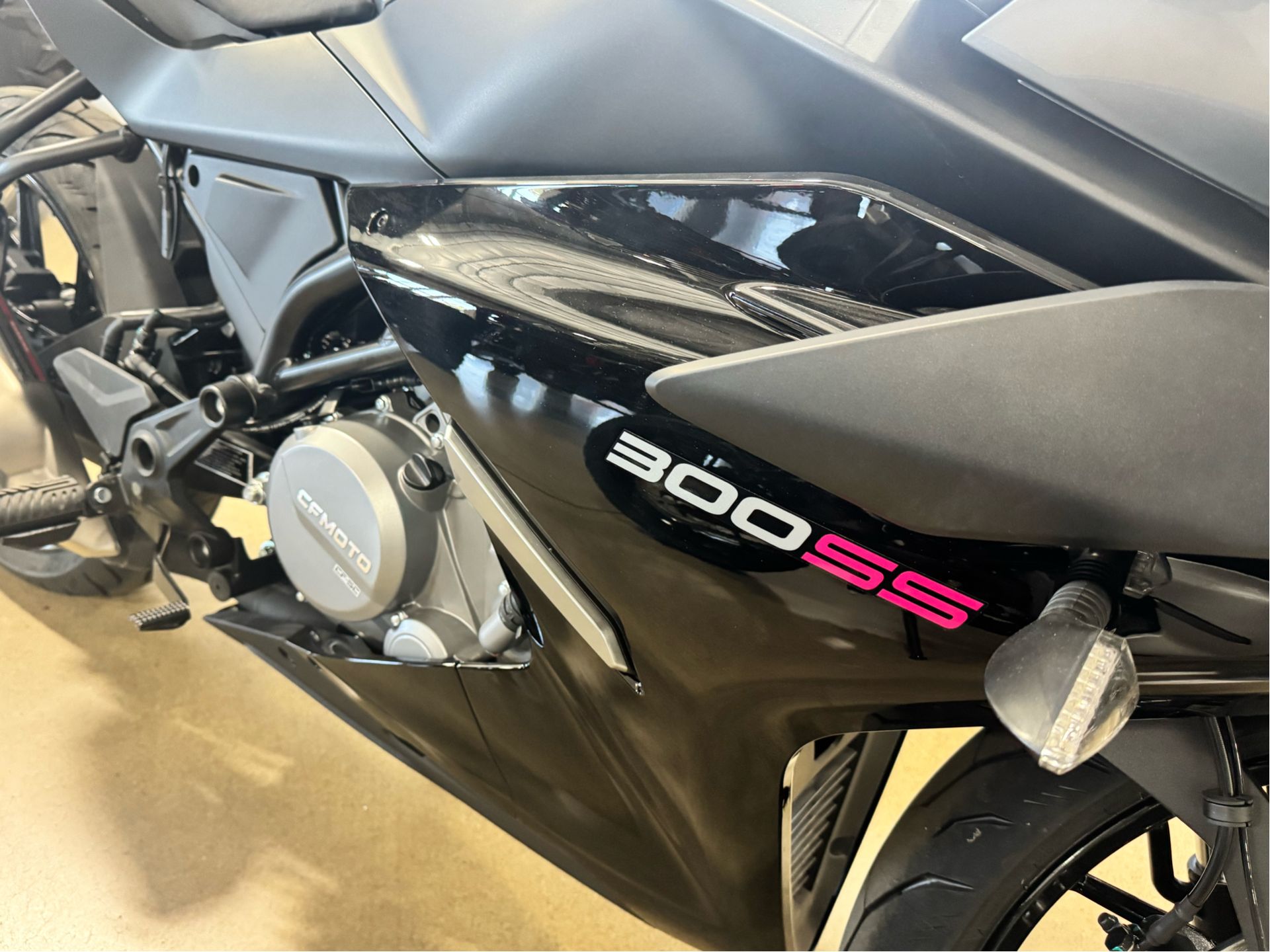 2025  300SS 3