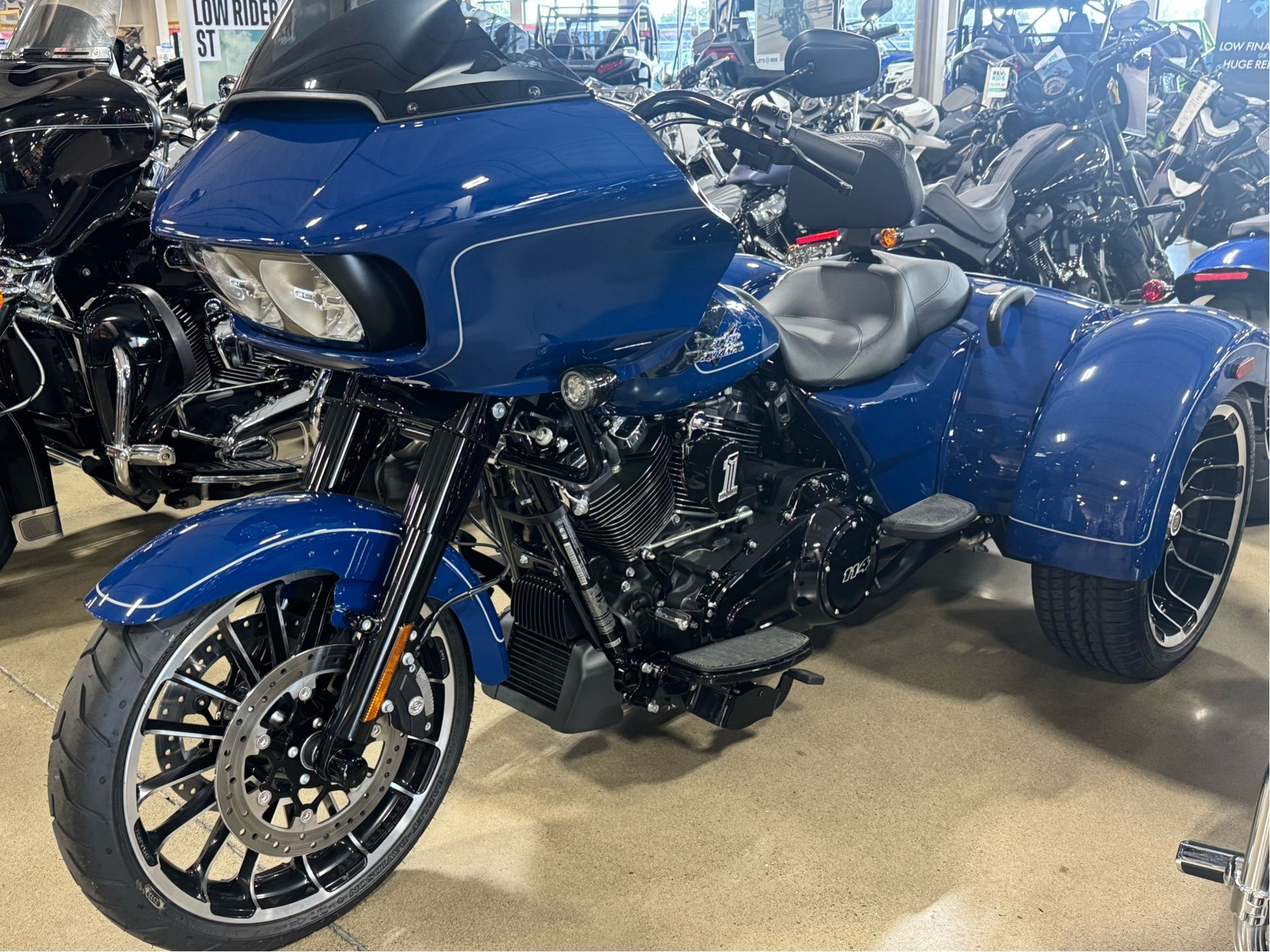 2023 Harley-Davidson Road Glide® 3 1