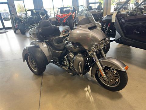 2016 Harley-Davidson Tri Glide Ultra — photo 1 of 19