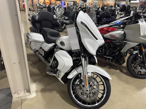 再出品　値下げ　Harley-Davidson パールホワイトタンク(訳あり) New 2026 Harley-Davidson Street Glide® Limited Motorcycle - Specs