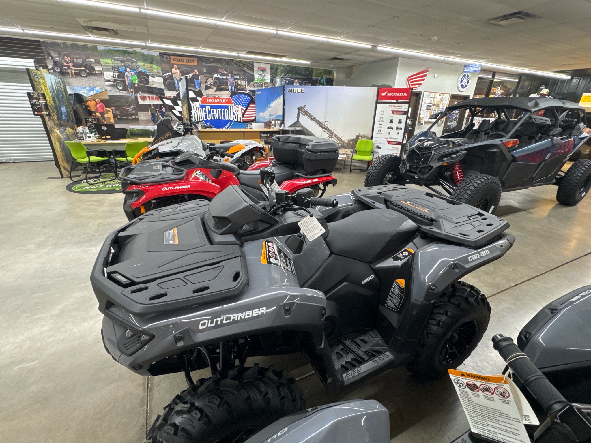 2026 Can-Am™ Outlander DPS 850 3