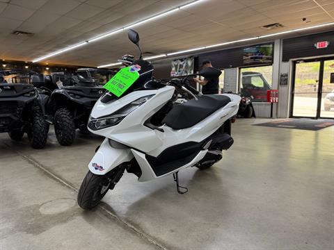 2022 Honda PCX150 — photo 1 of 8