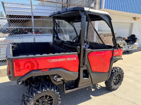 2026 Honda PIONEER 1000-3 DELUXE — photo 1 of 2