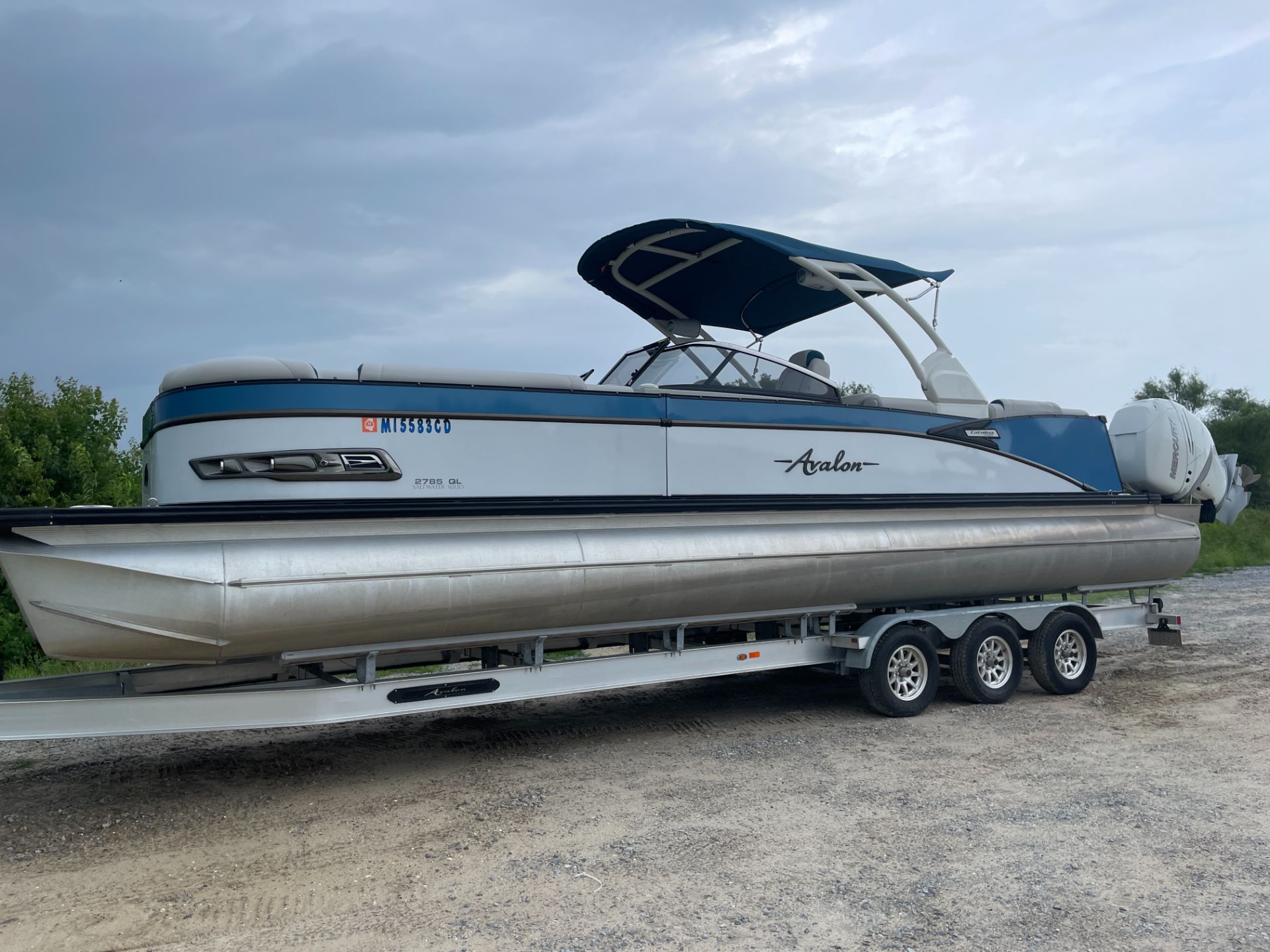 Used 2023 Avalon Catalina Quad Lounge Windshield 27 ft. | Power