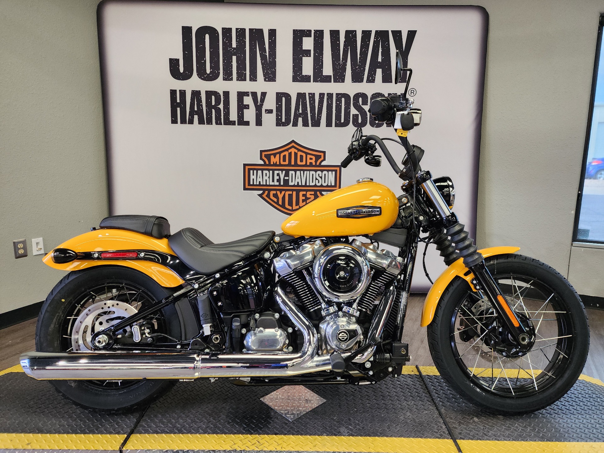 2025 Harley-Davidson Street Bob® in Centerline with Laced
