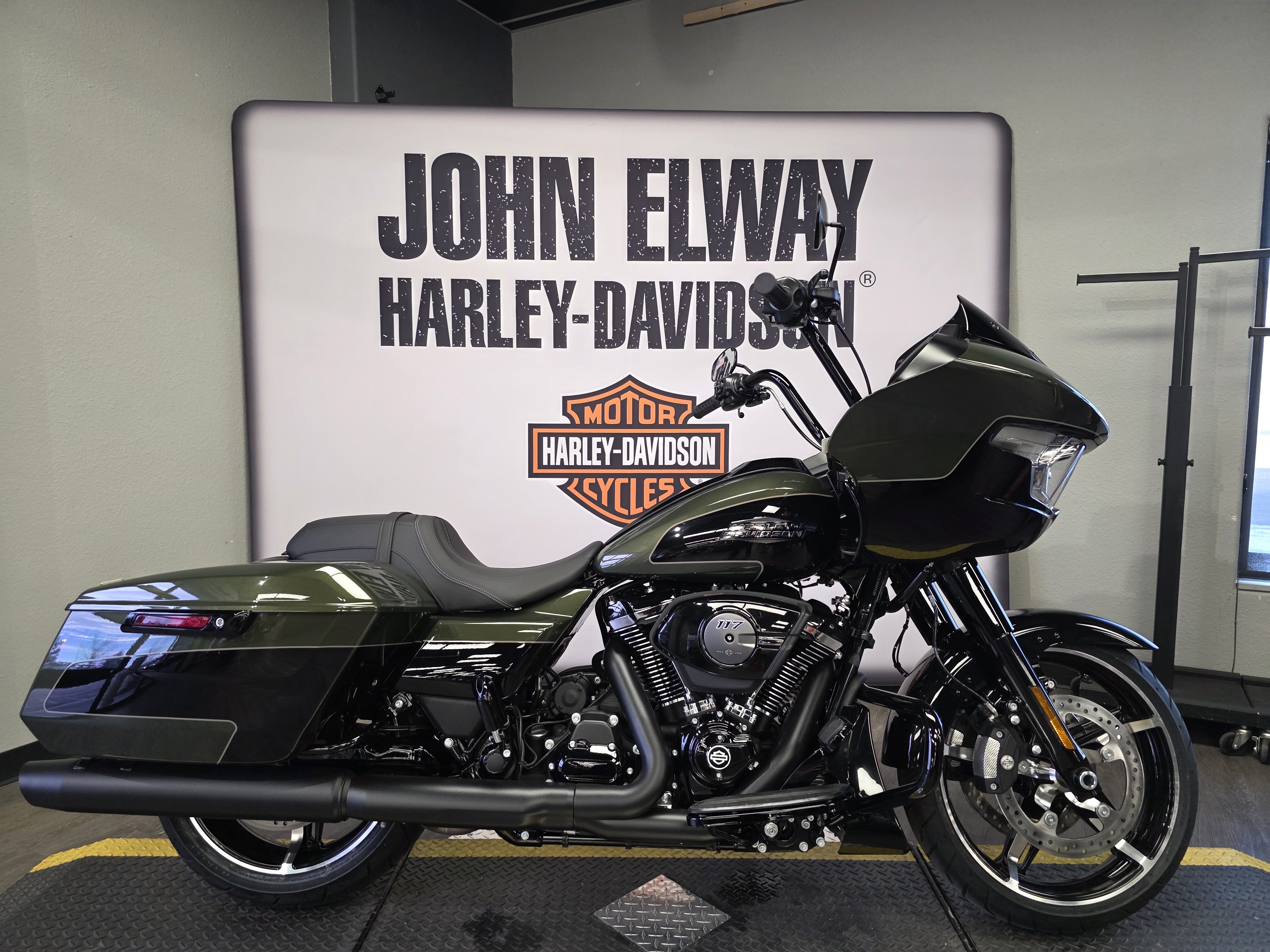 2026 Harley-Davidson Road Glide® in Olive Steel Metallic / Vivid