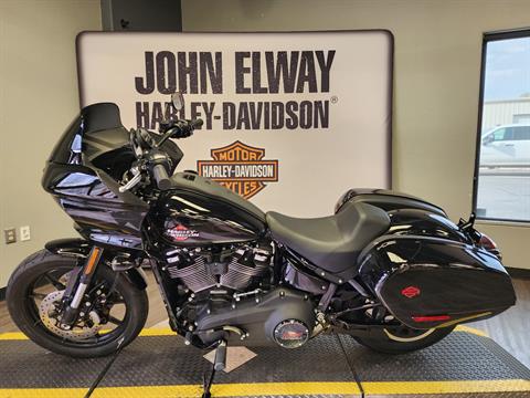 Harley-Davidson バイクシート ブラック　25301 25302 New 2025 Harley-Davidson Road Glide® Iron Horse Metallic