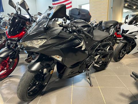 2022 Kawasaki Ninja 400 in Metallic Matte Twilight Blue Metallic