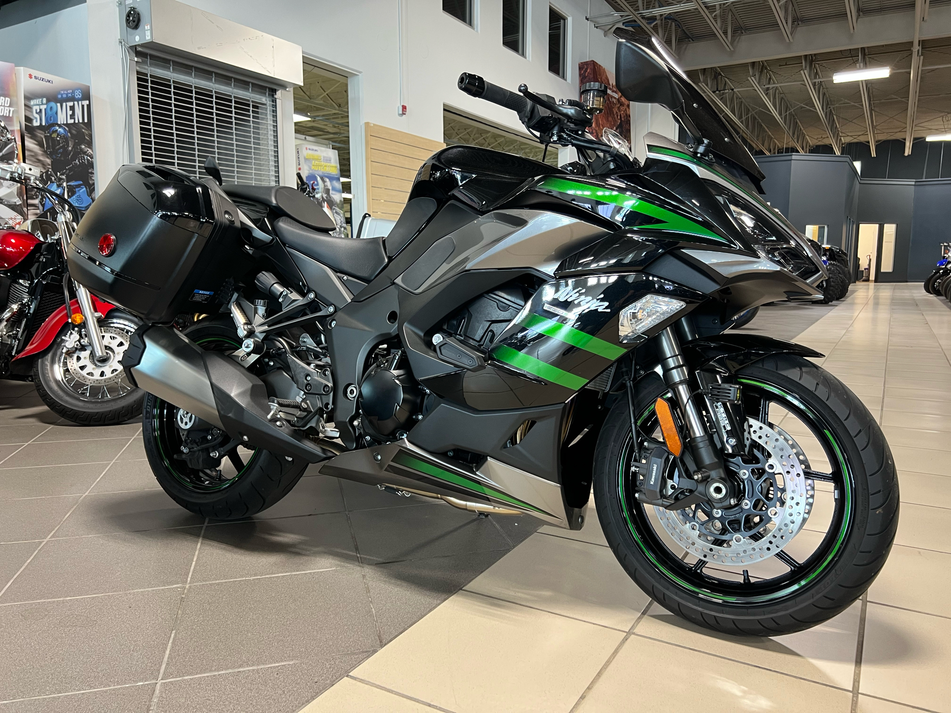 Ninja1000SX(2020モデル) カウリングサイドMID. MGグレー PRYWGPUV7JEKZC6VEATX27PQAI.jpg