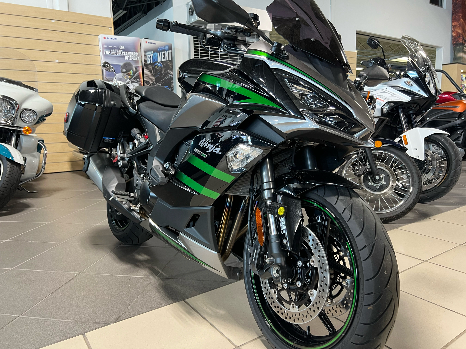 2020 Kawasaki Ninja 1000SX in Metallic Graphite Gray / Metallic
