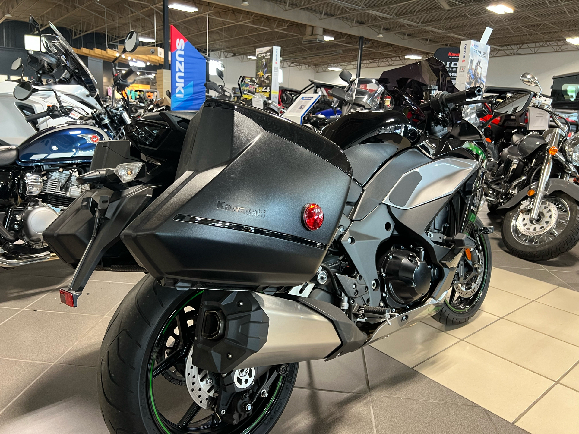2020 Kawasaki Ninja 1000SX in Metallic Graphite Gray