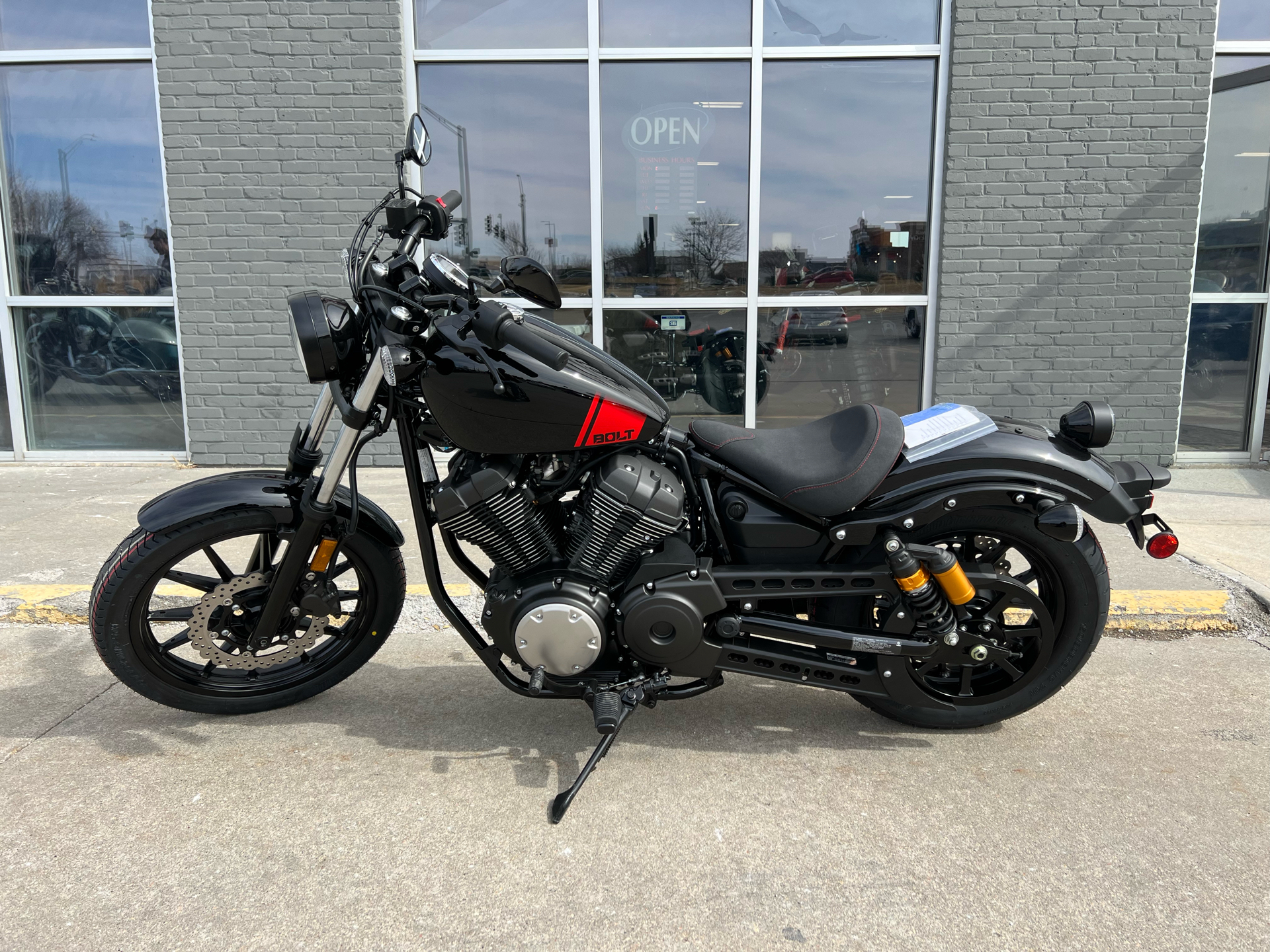 2025 Yamaha Bolt R-Spec in Raven For Sale in Lincoln NE