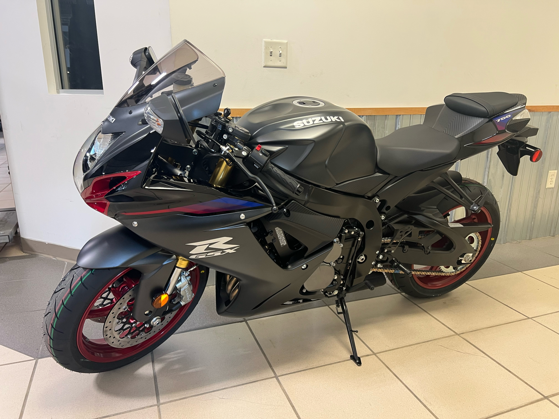 Gsx 750 Suzuki Supersport Motorcycles Suzuki GSX S750 STD BS6 On Road  Price, Specifications, Weight, Range