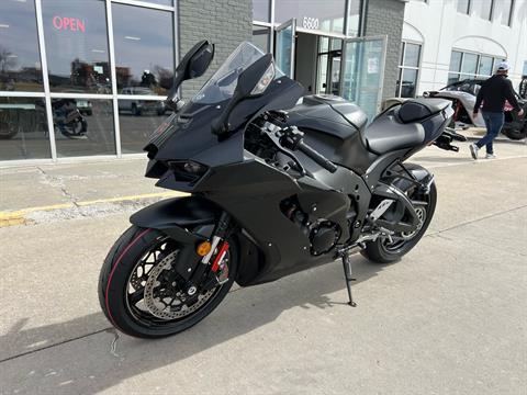 2025 Kawasaki Ninja ZX-10R ABS in Metallic Flat Spark Black