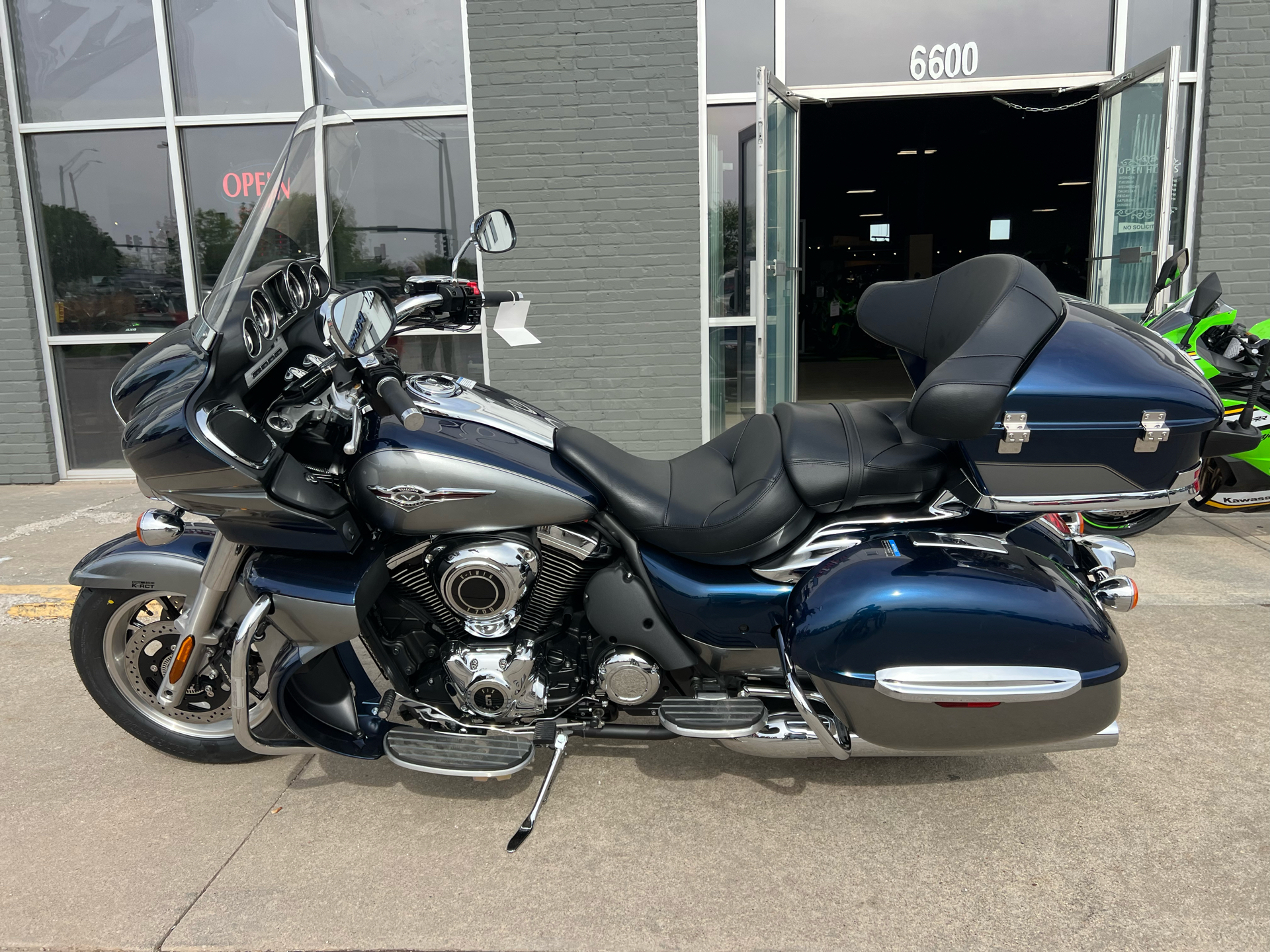 2025 Kawasaki Vulcan 1700 Voyager ABS in Metallic Ocean Blue