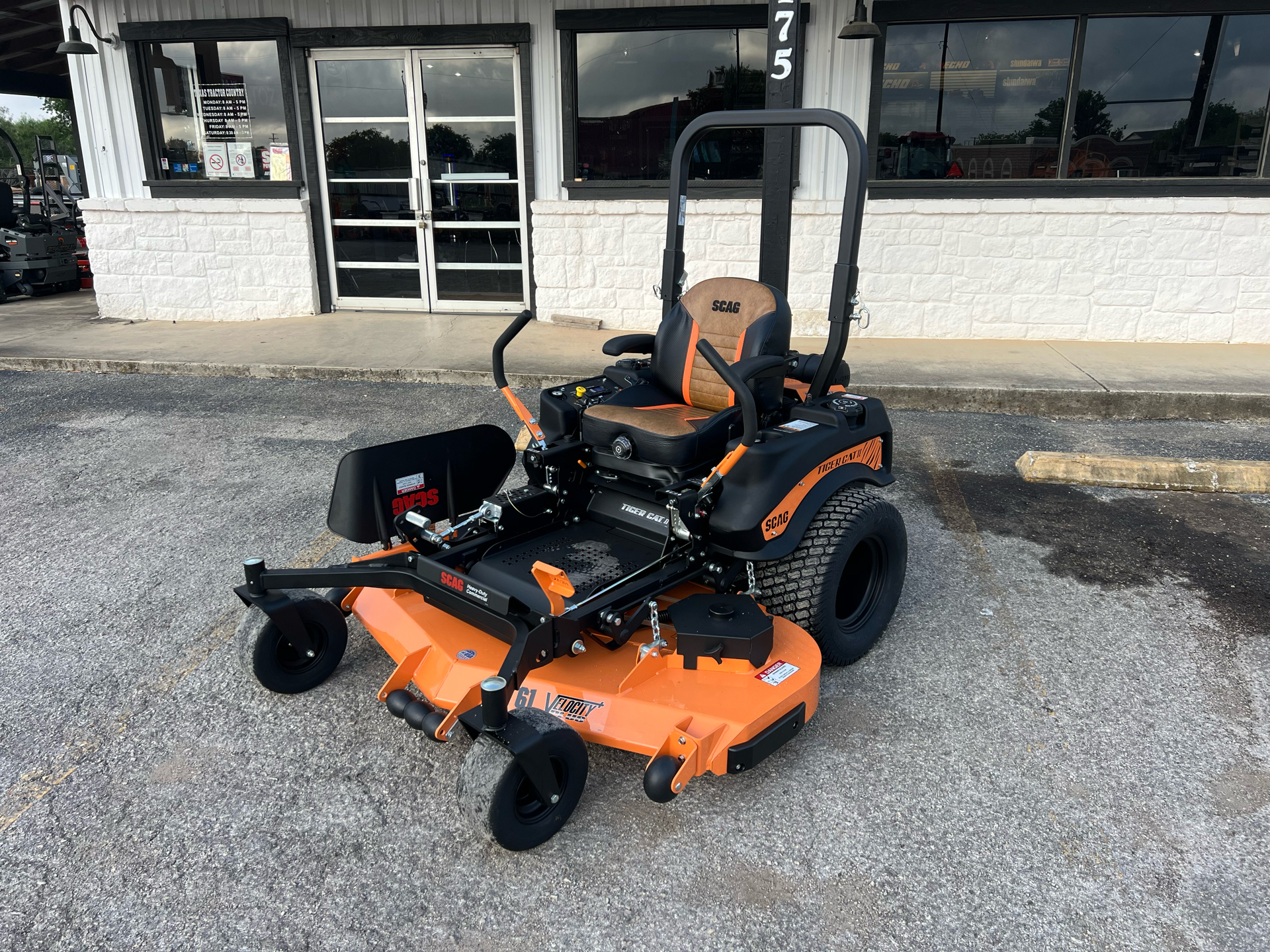 New 2025 SCAG Power Equipment Tiger Cat II Blackout Edition 61 in