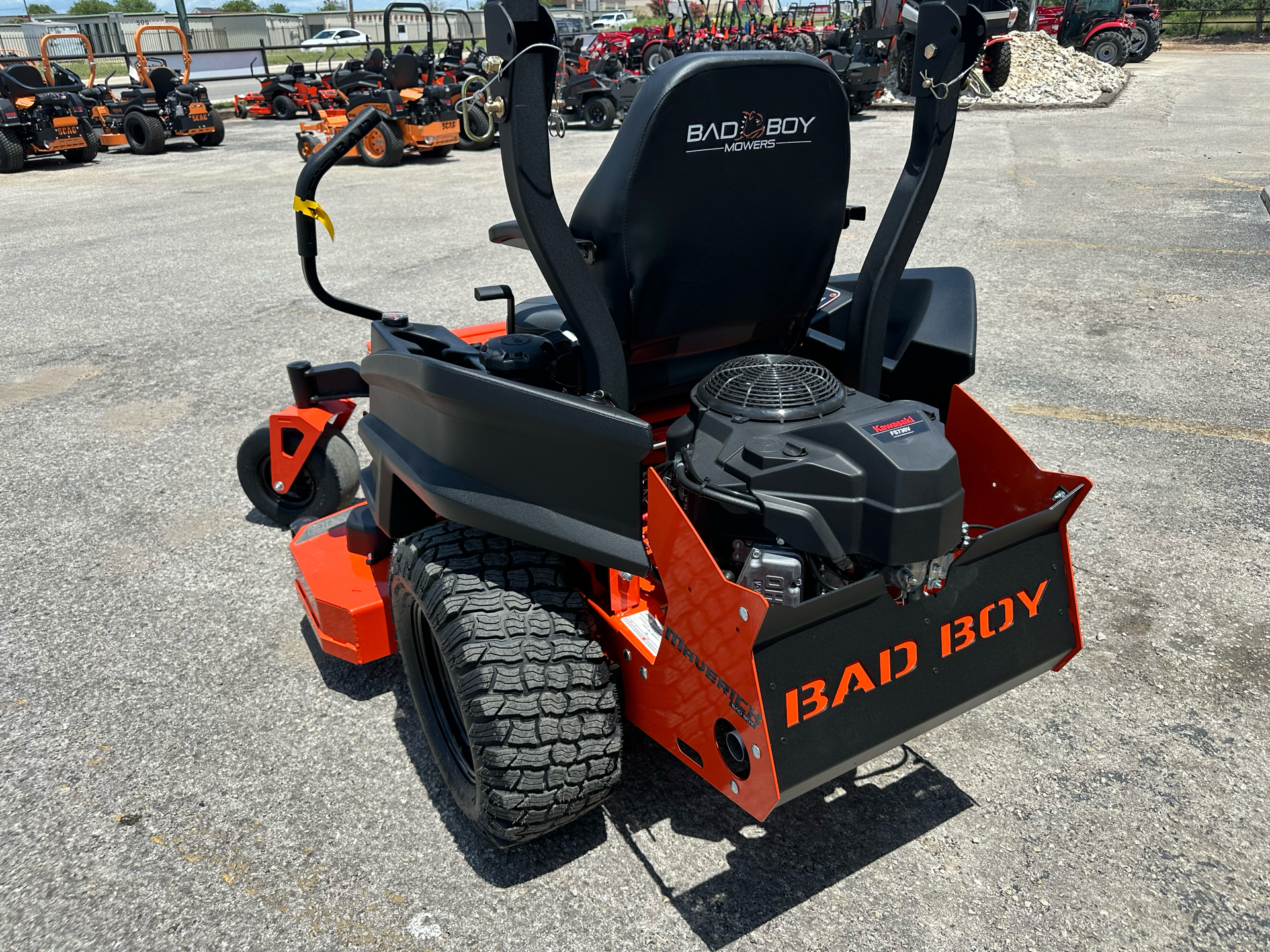 ハギ New 2025 Bad Boy Mowers Maverick 48 in. Kawasaki FS730 24 hp
