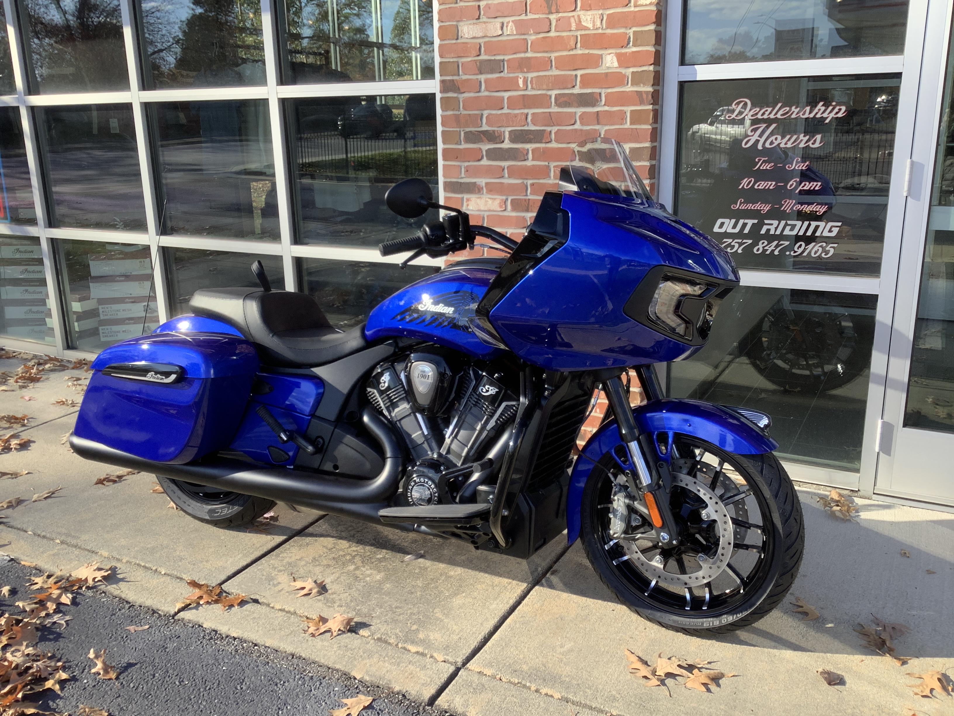Indian Motorcycle ベスト　チマヨベスト　ネイティブ　ネイビー 2026 Indian Motorcycle Challenger® Dark Horse® Motorcycles Newport