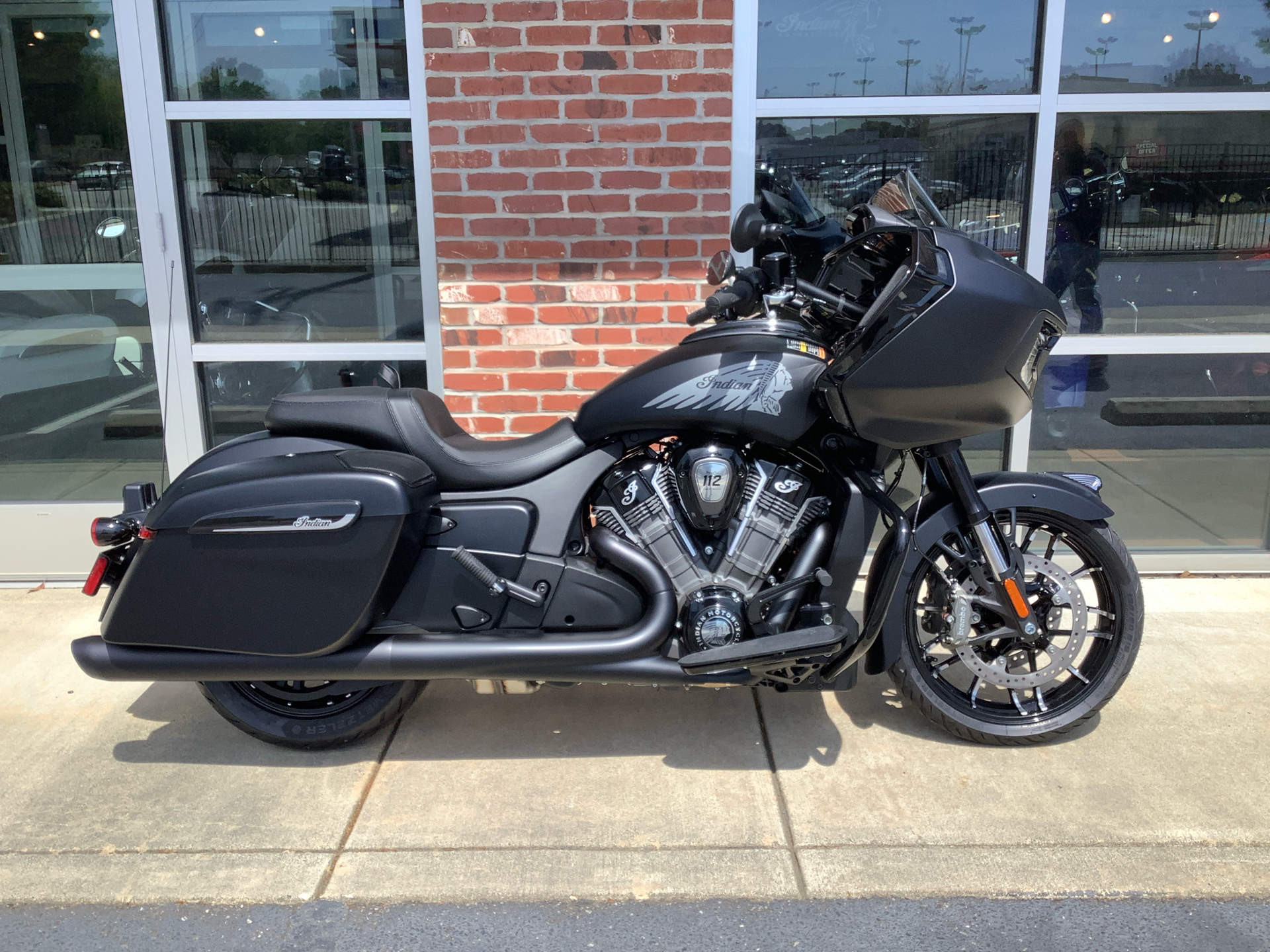 Hurricane by Morris エクスプローラー メタリックブラック 2026 Indian Motorcycle Challenger® Dark Horse® 112 with PowerBand