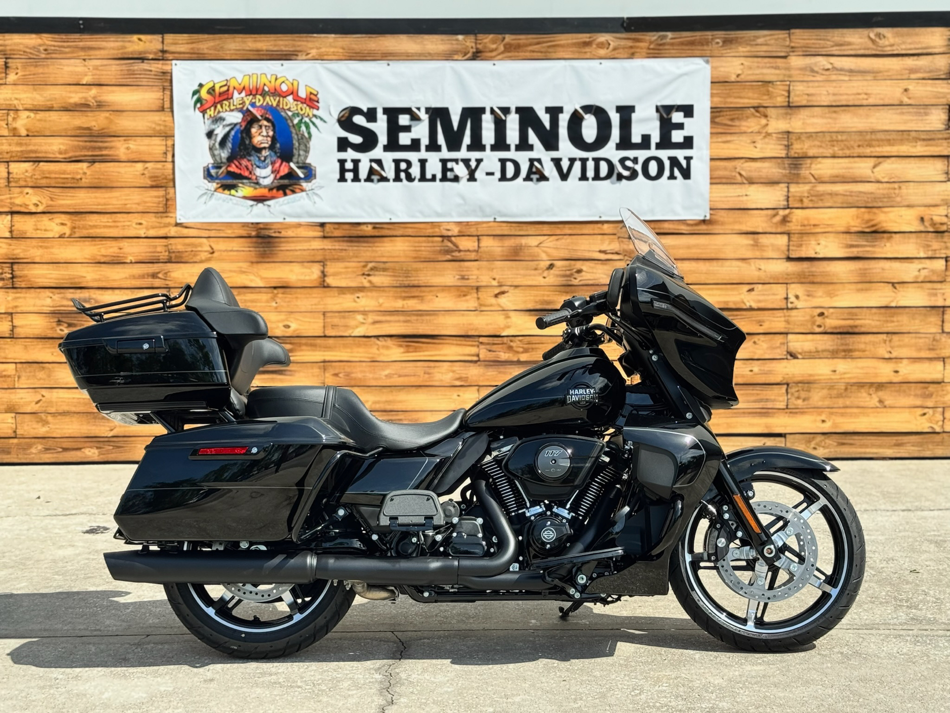 New 2025 Harley-Davidson Street Glide® Ultra Motorcycle - Specs