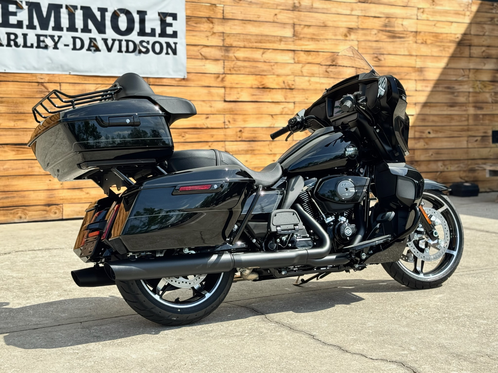 New 2025 Harley-Davidson Street Glide® Ultra Motorcycle - Specs