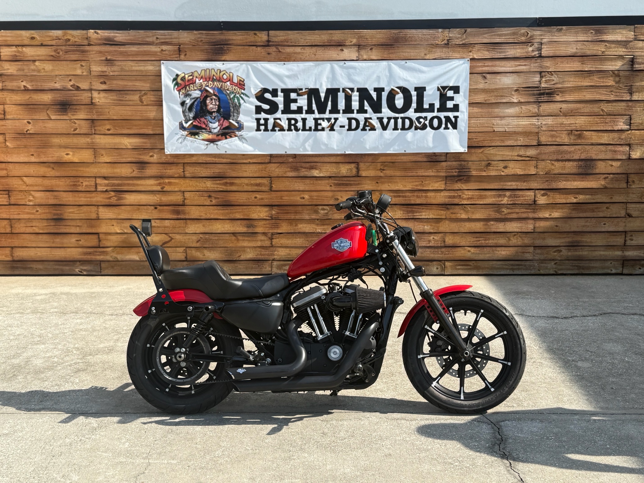 2017 Harley-Davidson Iron 883 1