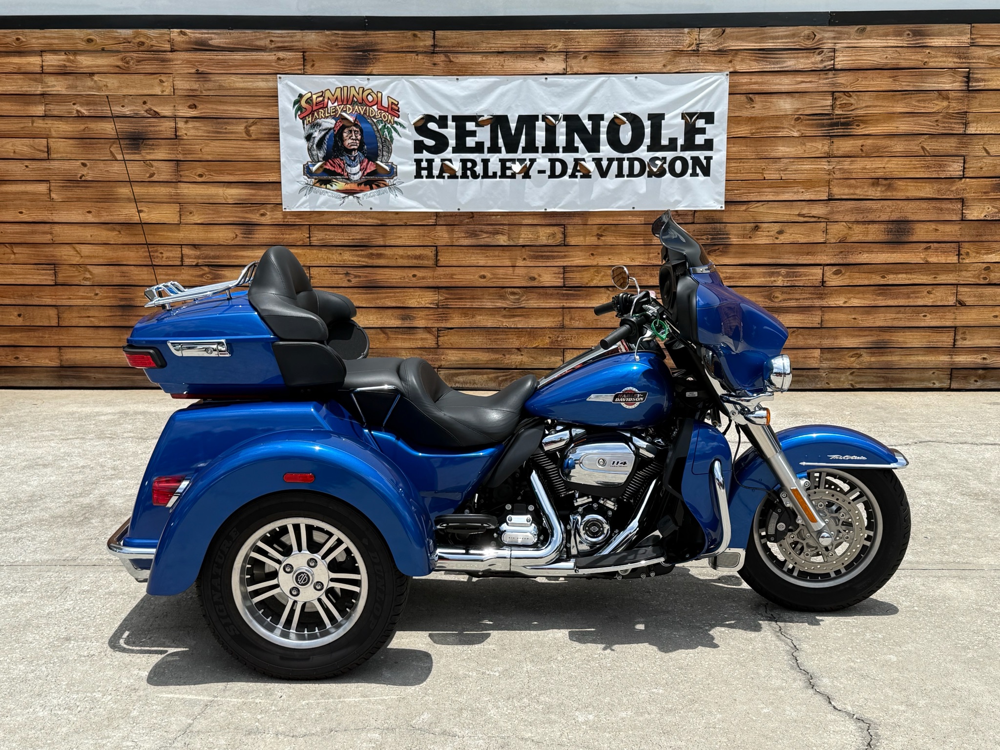 2024 Harley-Davidson Tri Glide® Ultra 1