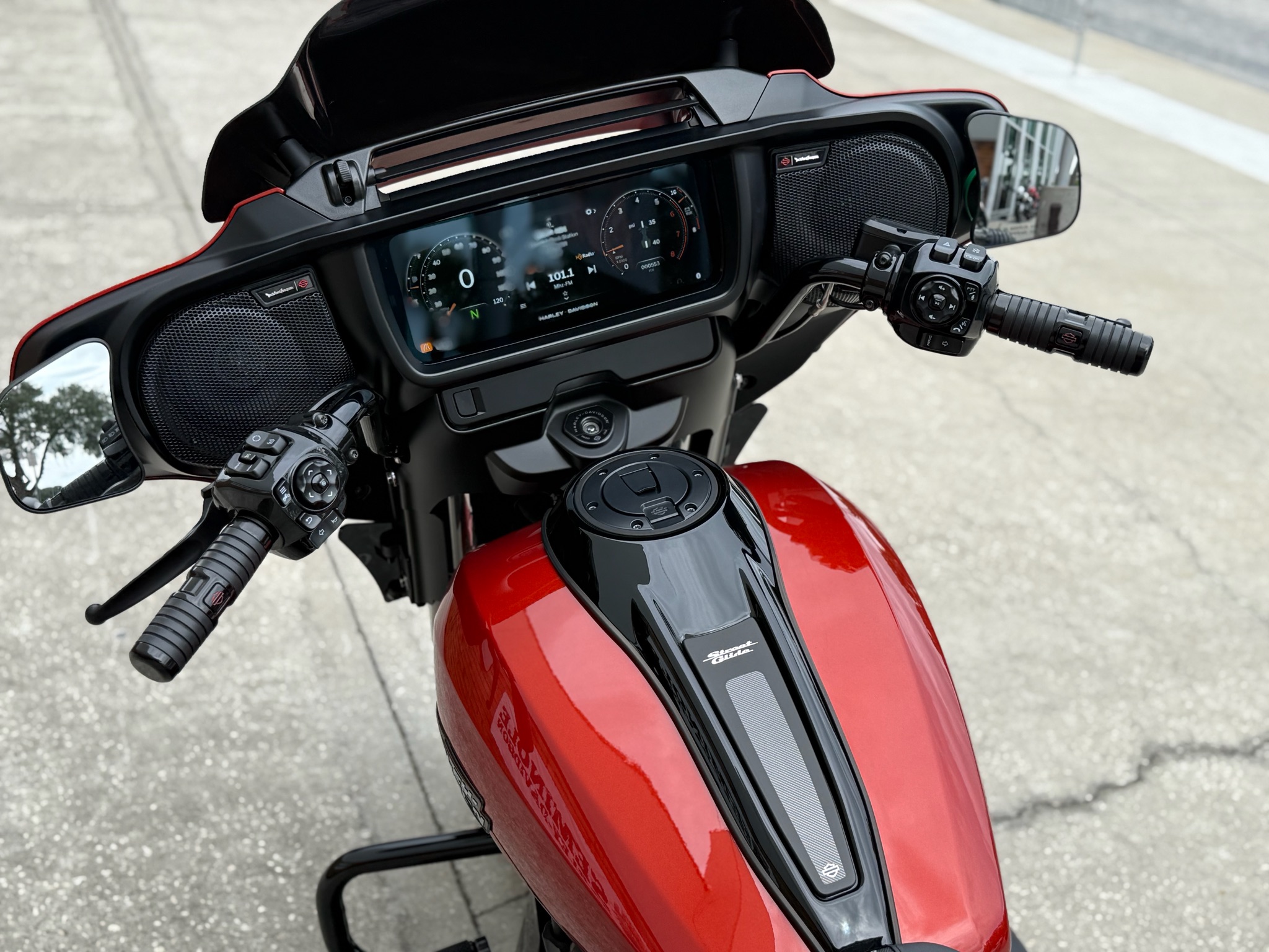 2024 Harley-Davidson Street Glide® 11