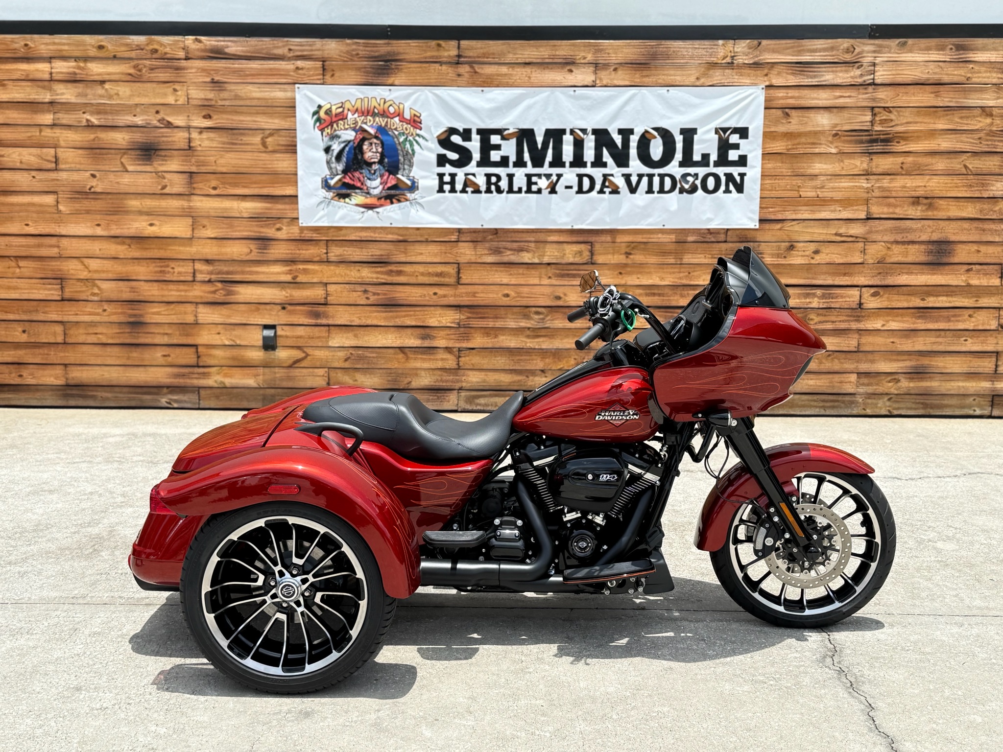 Certified Pre-Owned 2025 Harley-Davidson Road Glide® 3 Motorcycle