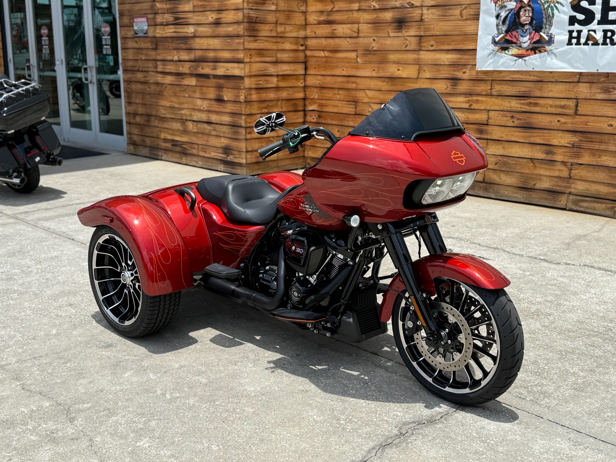 Certified Pre-Owned 2025 Harley-Davidson Road Glide® 3 Motorcycle
