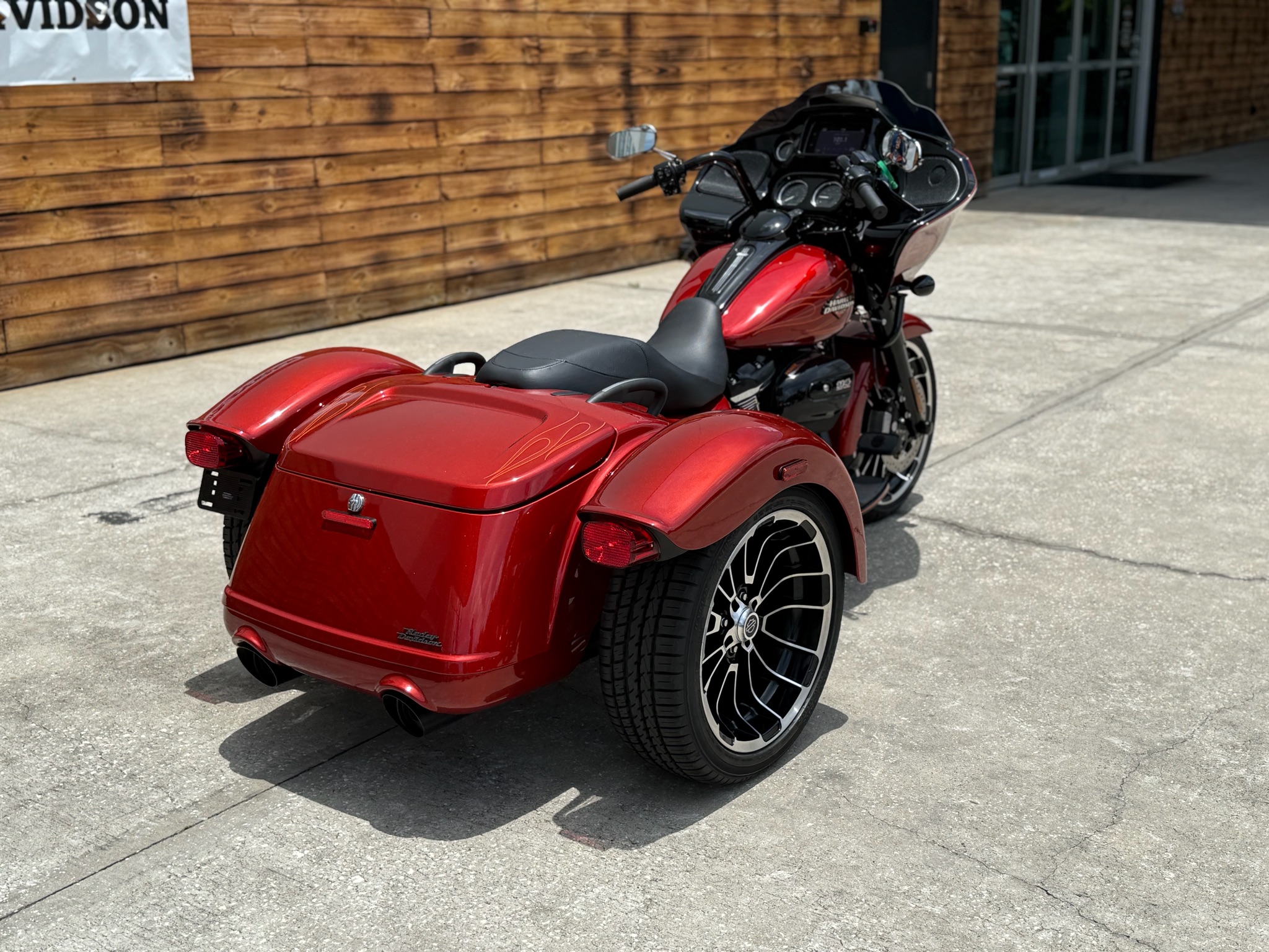 Certified Pre-Owned 2025 Harley-Davidson Road Glide® 3 Motorcycle
