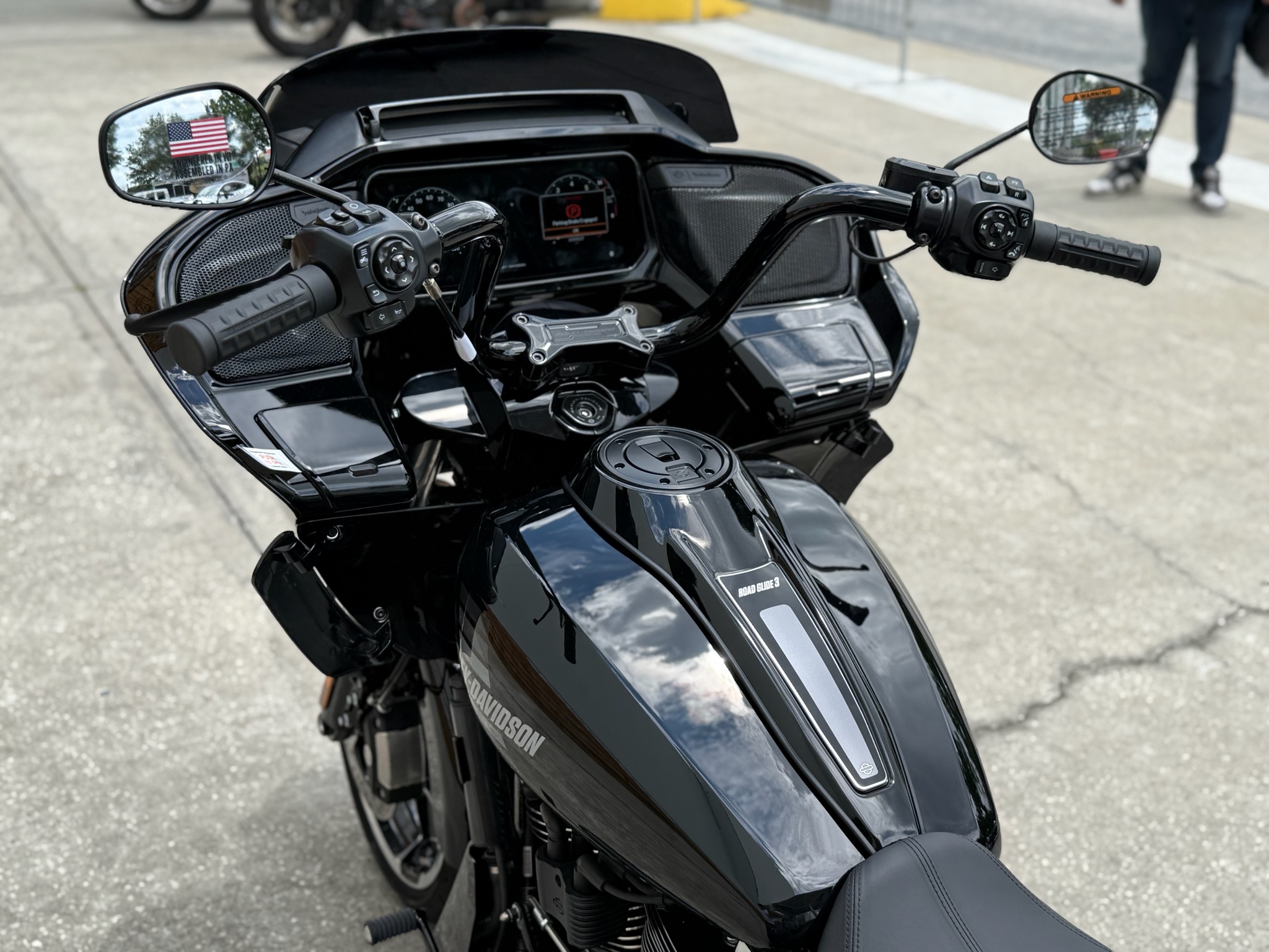 2026 Harley-Davidson Road Glide® 3 10
