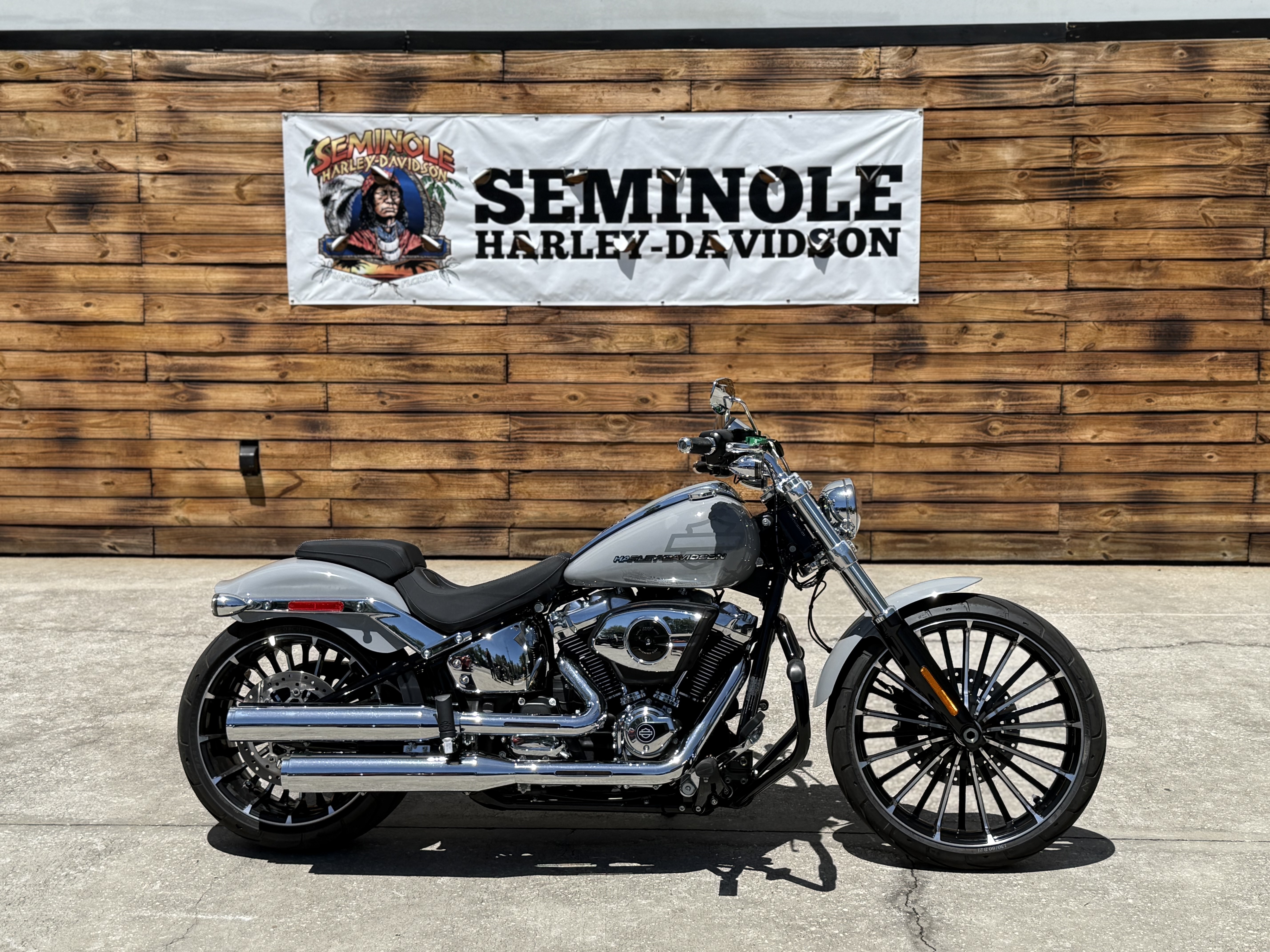 Certified Pre-Owned 2025 Harley-Davidson Breakout® Motorcycle