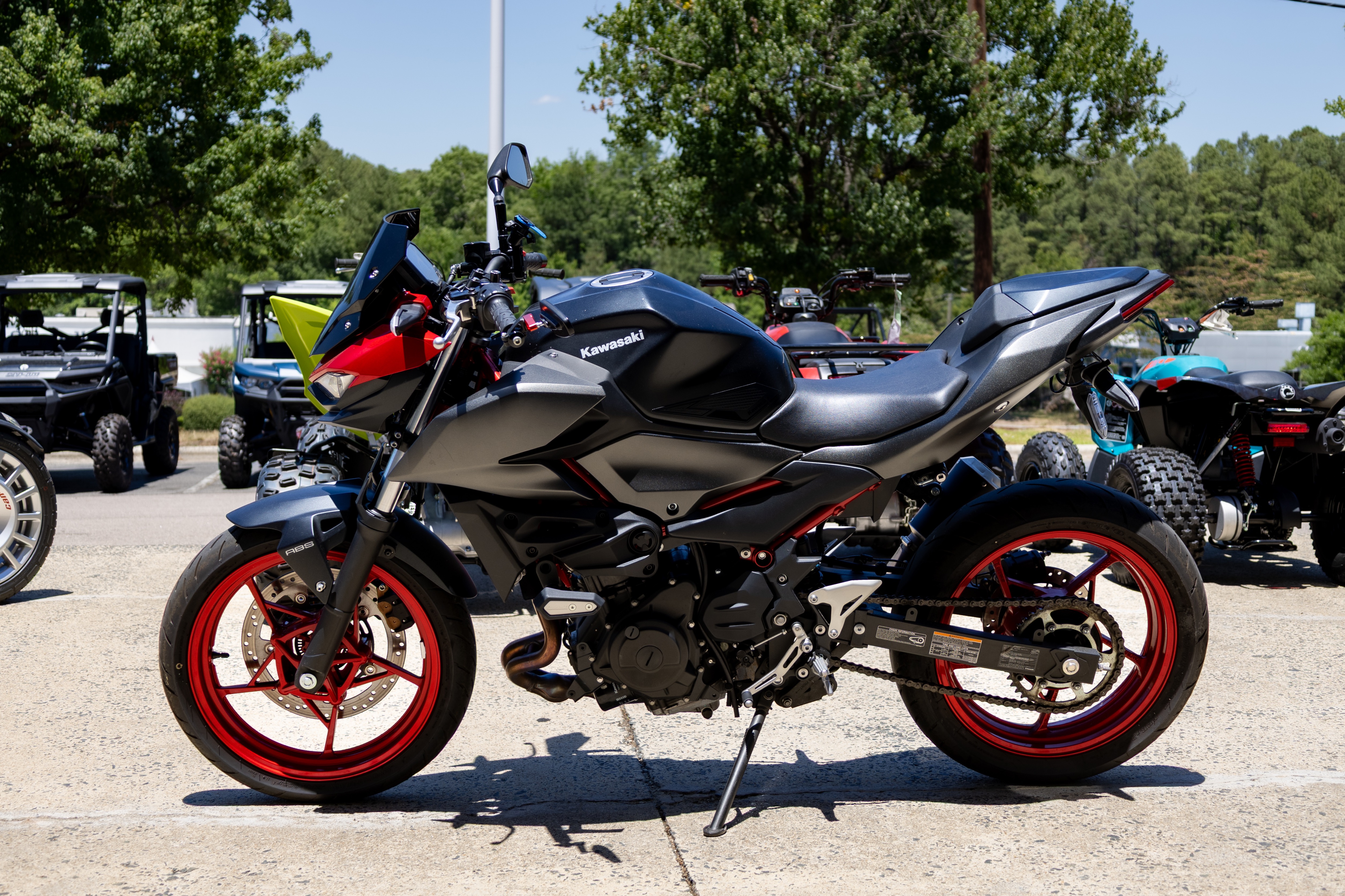 Used 2024 Kawasaki Z500 SE ABS, Durham NC | Specs, Price, Photos