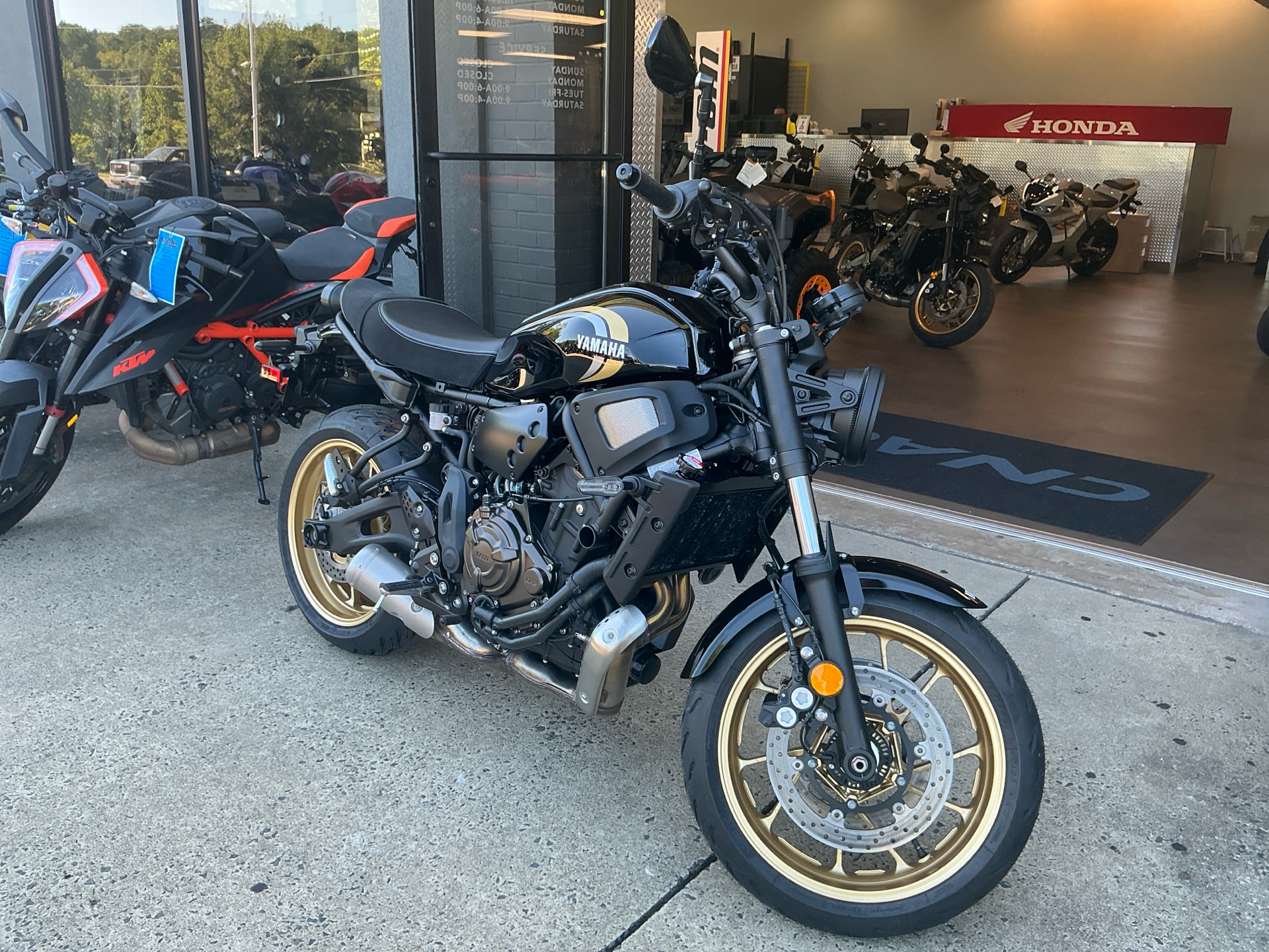 New 2025 Yamaha XSR700, Durham NC | Specs, Price, Photos | Raven