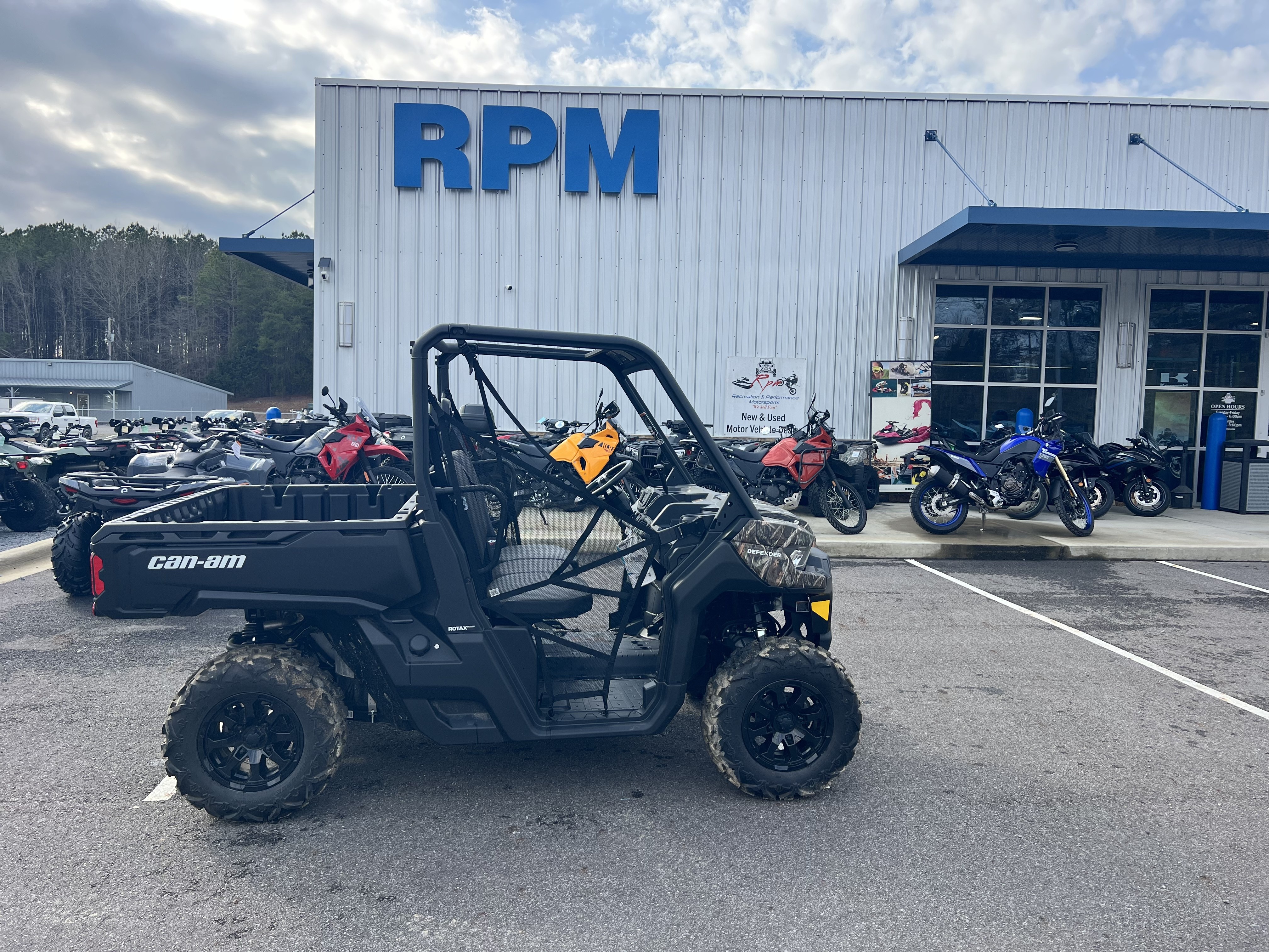 2025 Can-Am™ Defender DPS HD9 1