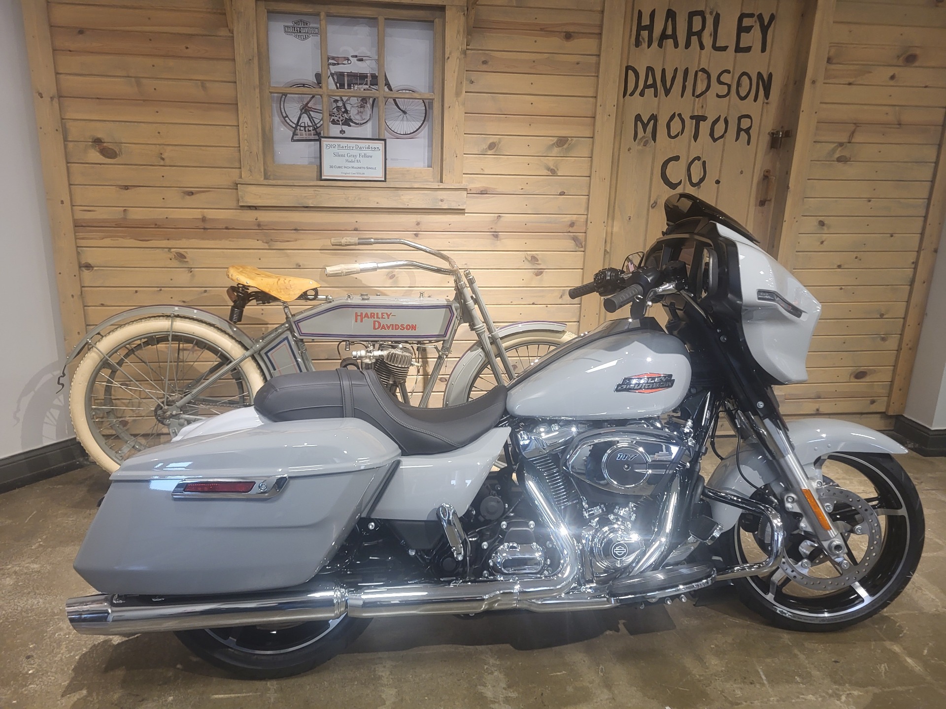 2025 Harley-Davidson Street Glide® 10