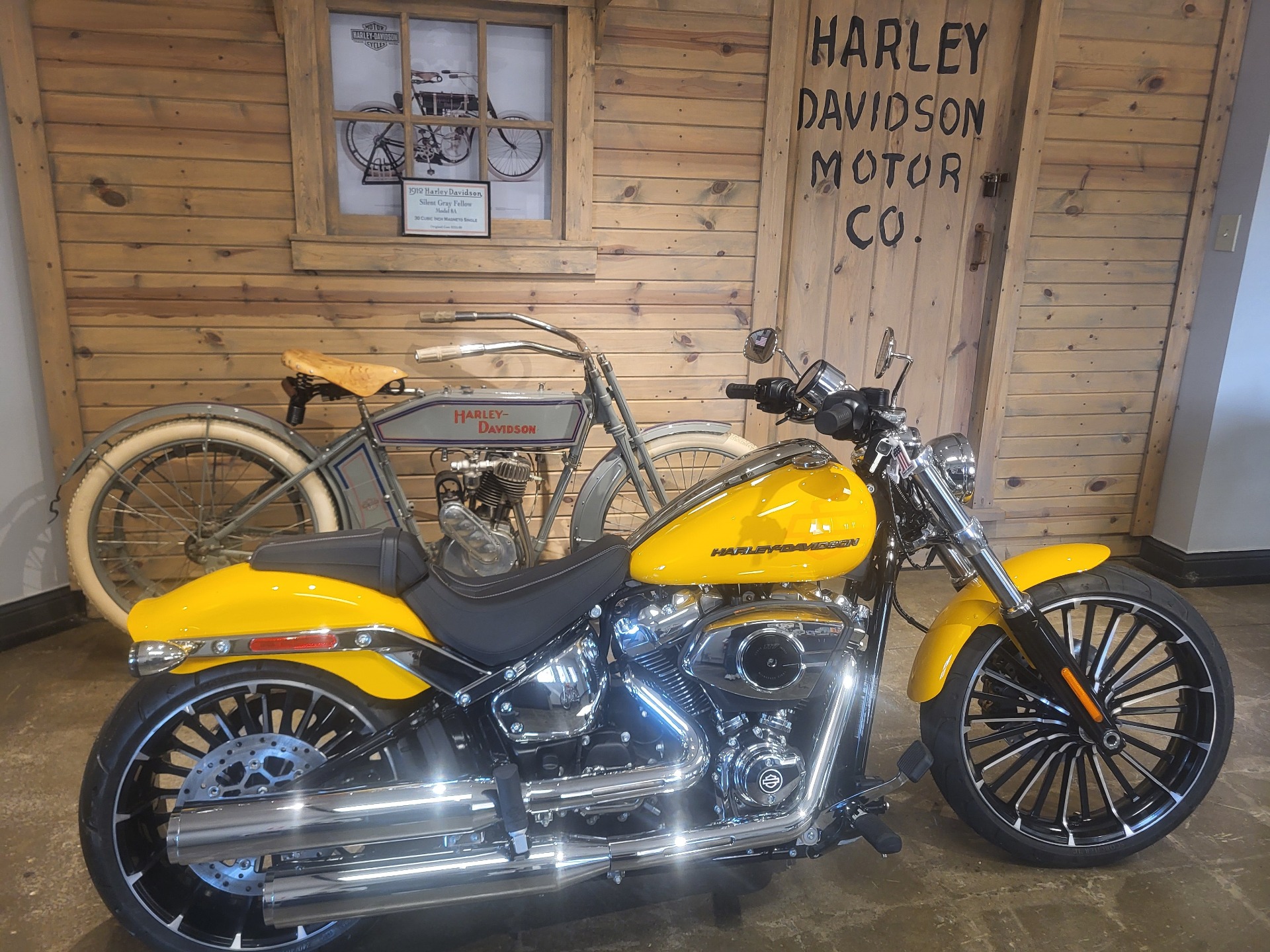 2025 Harley-Davidson Breakout® 10