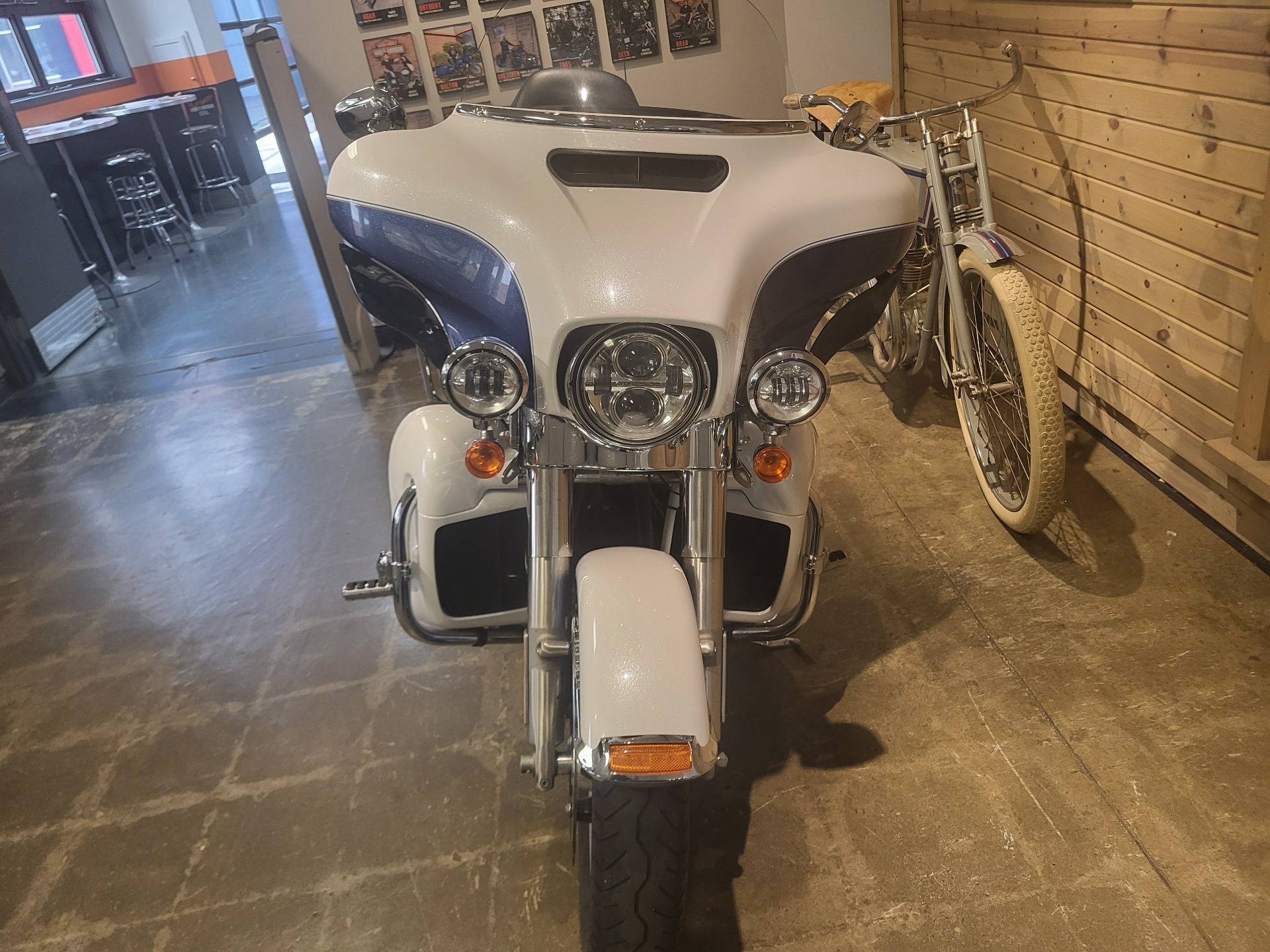 2015 Harley-Davidson Electra Glide® Ultra Classic® 9