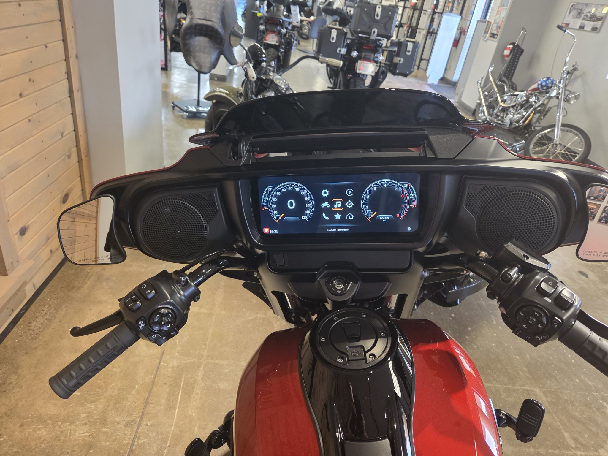 2025 Harley-Davidson Street Glide® 7