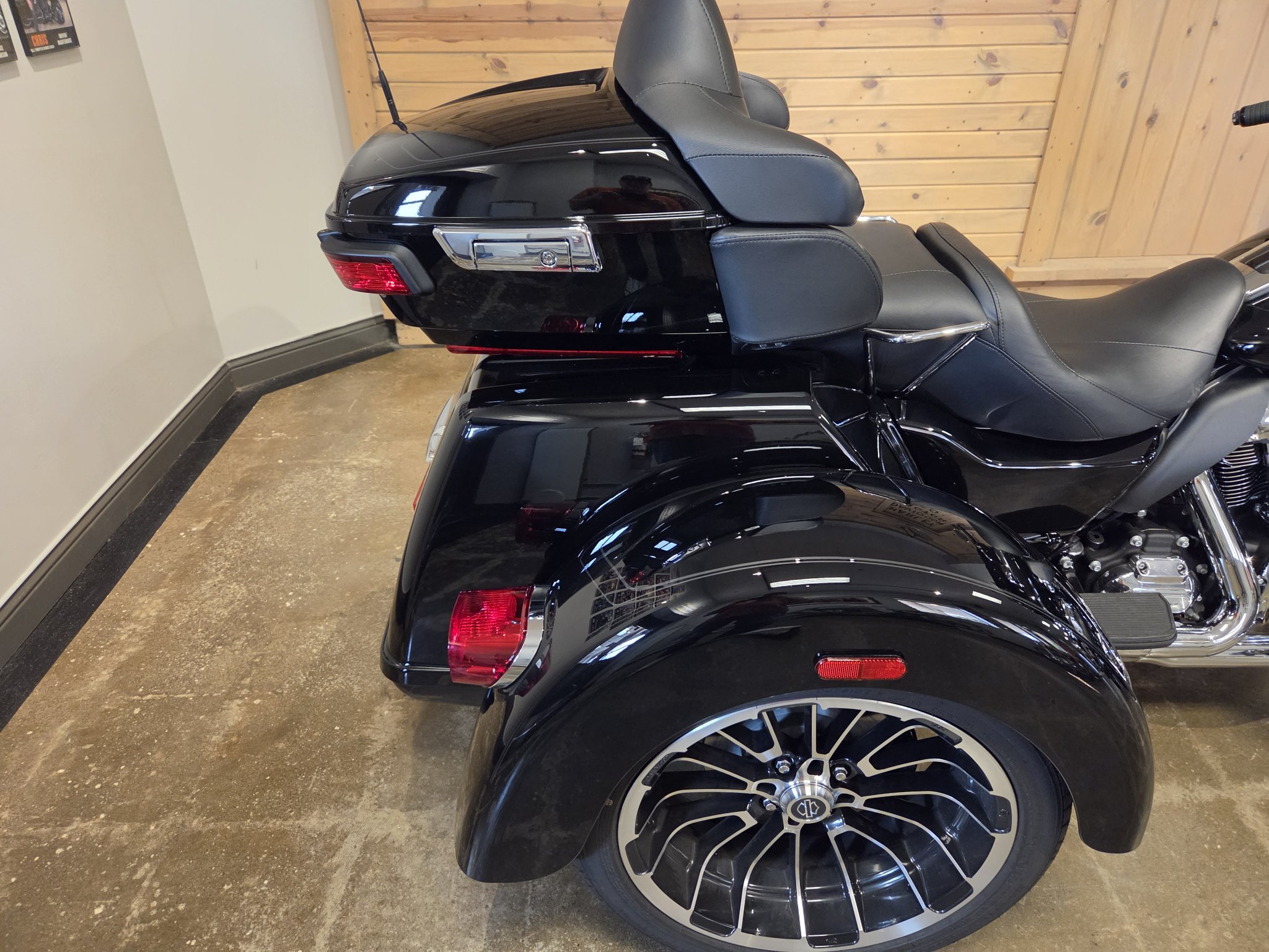 2025 Harley-Davidson Tri Glide® Ultra 3