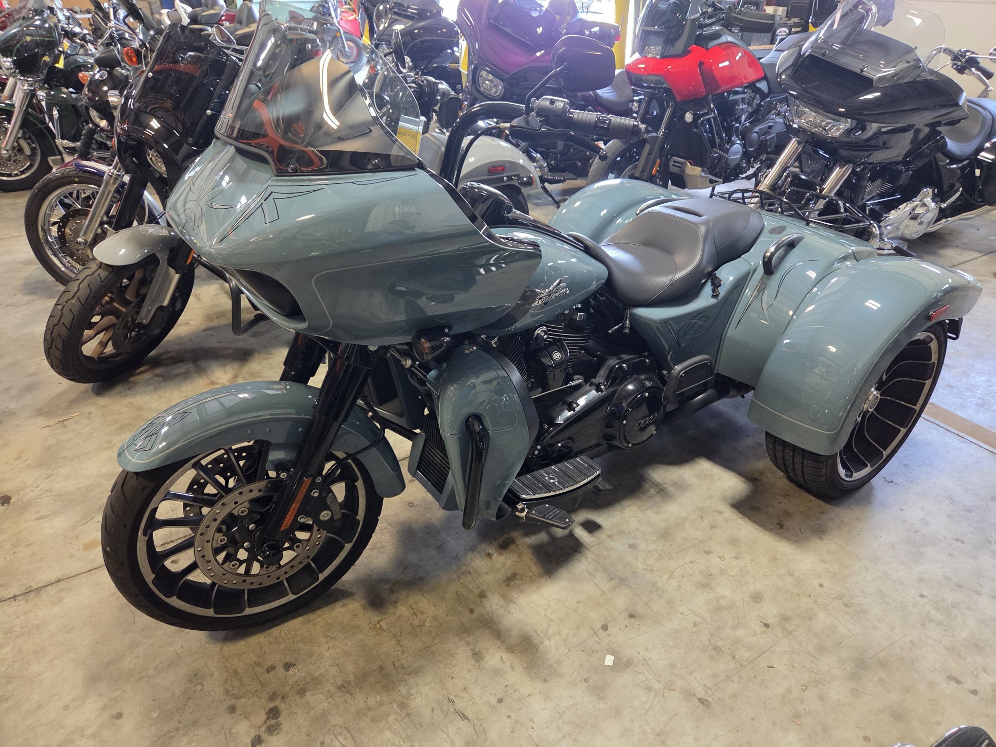 2024 Harley-Davidson Road Glide® 3 1