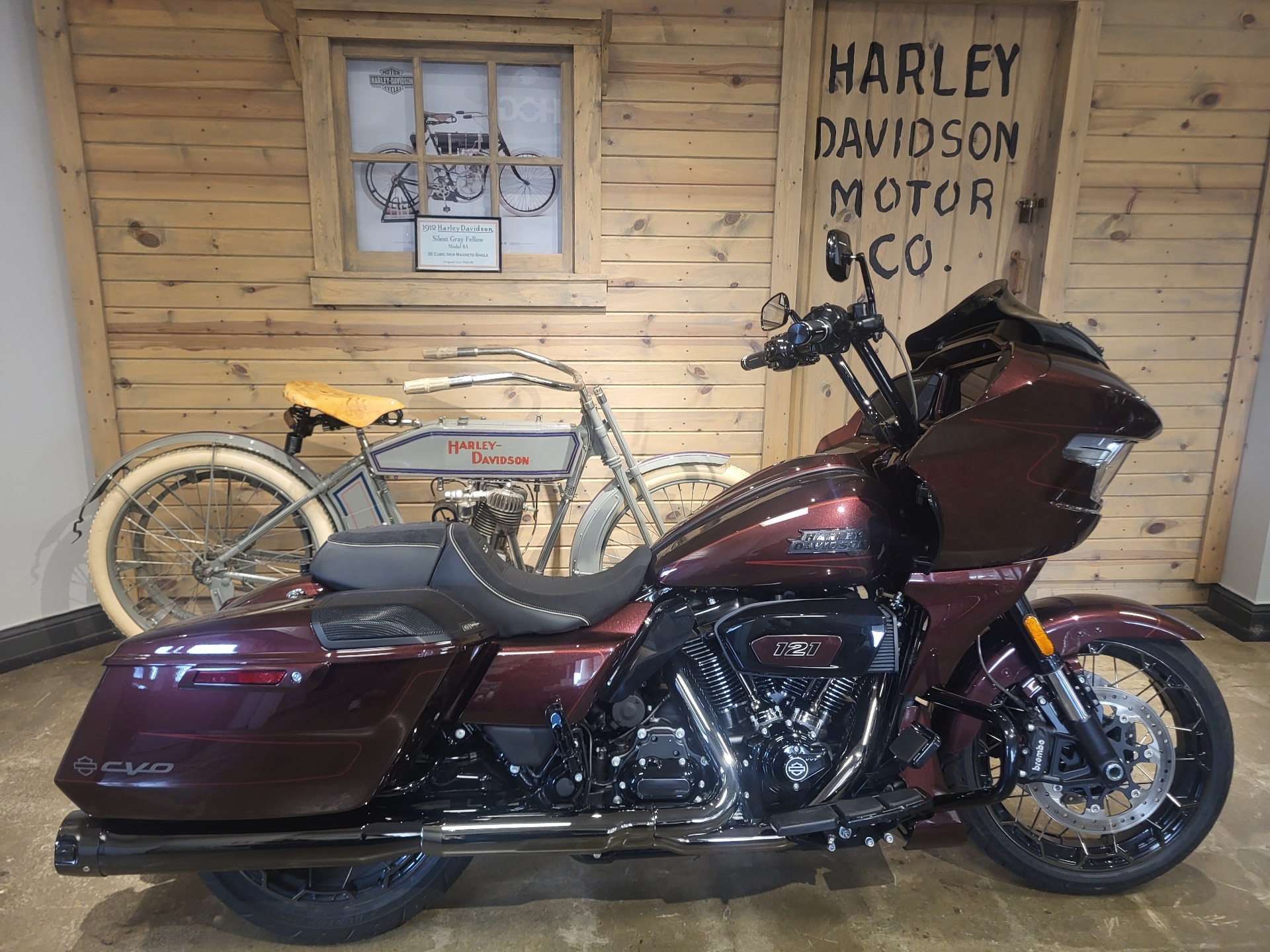 2024 Harley-Davidson CVO Road Glide® 11