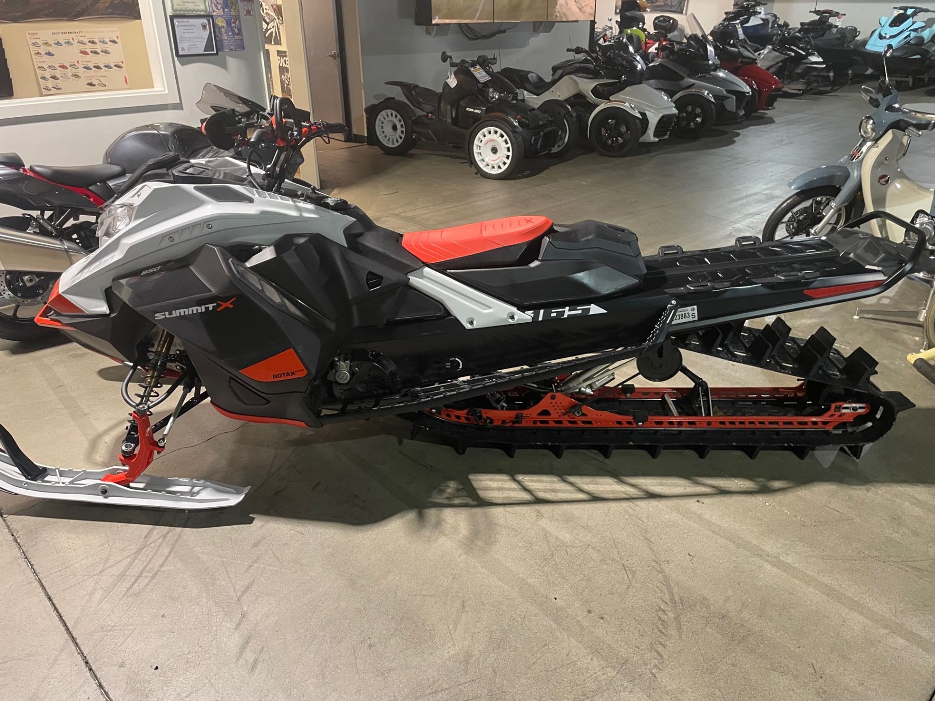 2021 Ski-Doo Summit X Expert 165 850 E-TEC Turbo SHOT PowderMax 1