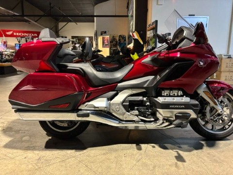 2018 Honda Gold Wing Tour — photo 1 of 25