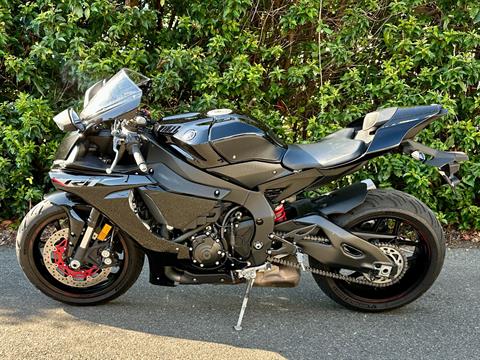 Yamaha R1 Black Edition