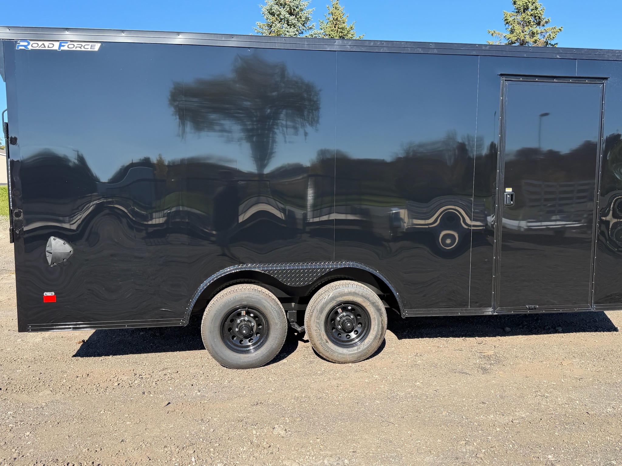 2027 Wells Cargo RFV8518T3 photo 2
