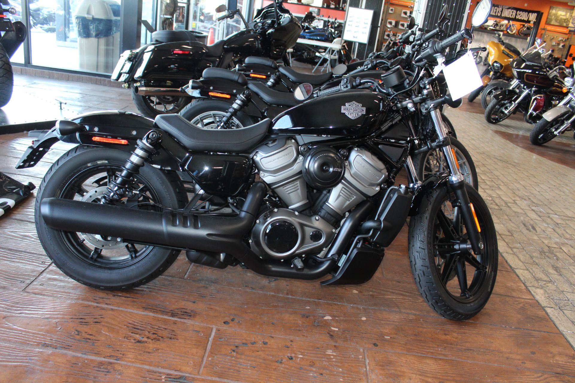 ジェームスです。HARLEY-DAVIDSON ハーレー ネオン New 2023 Harley-Davidson Nightster® Vivid Black