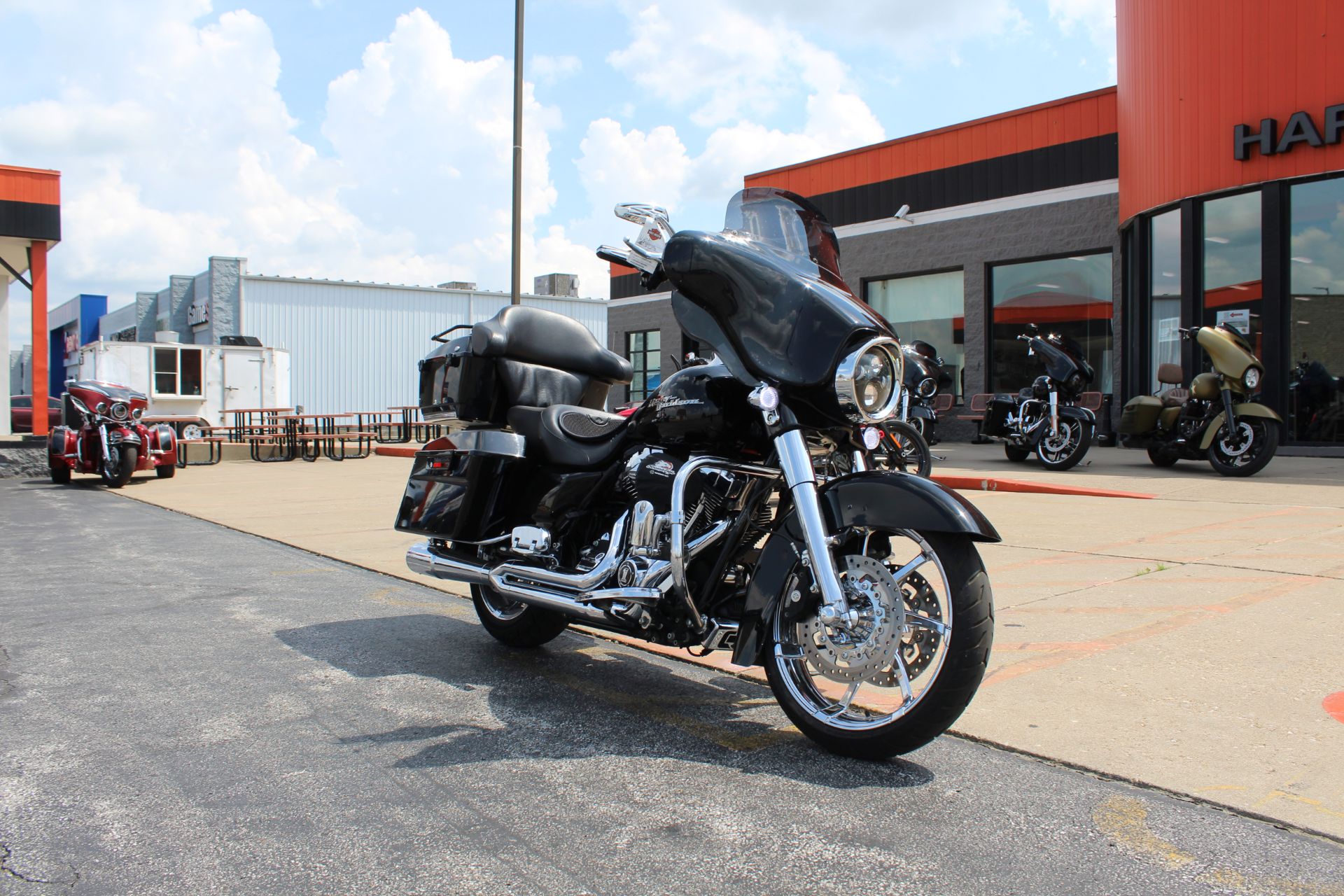 CLASSIC｜BLACK fillin Heritage Classic 114 | Barnes Harley-Davidson®