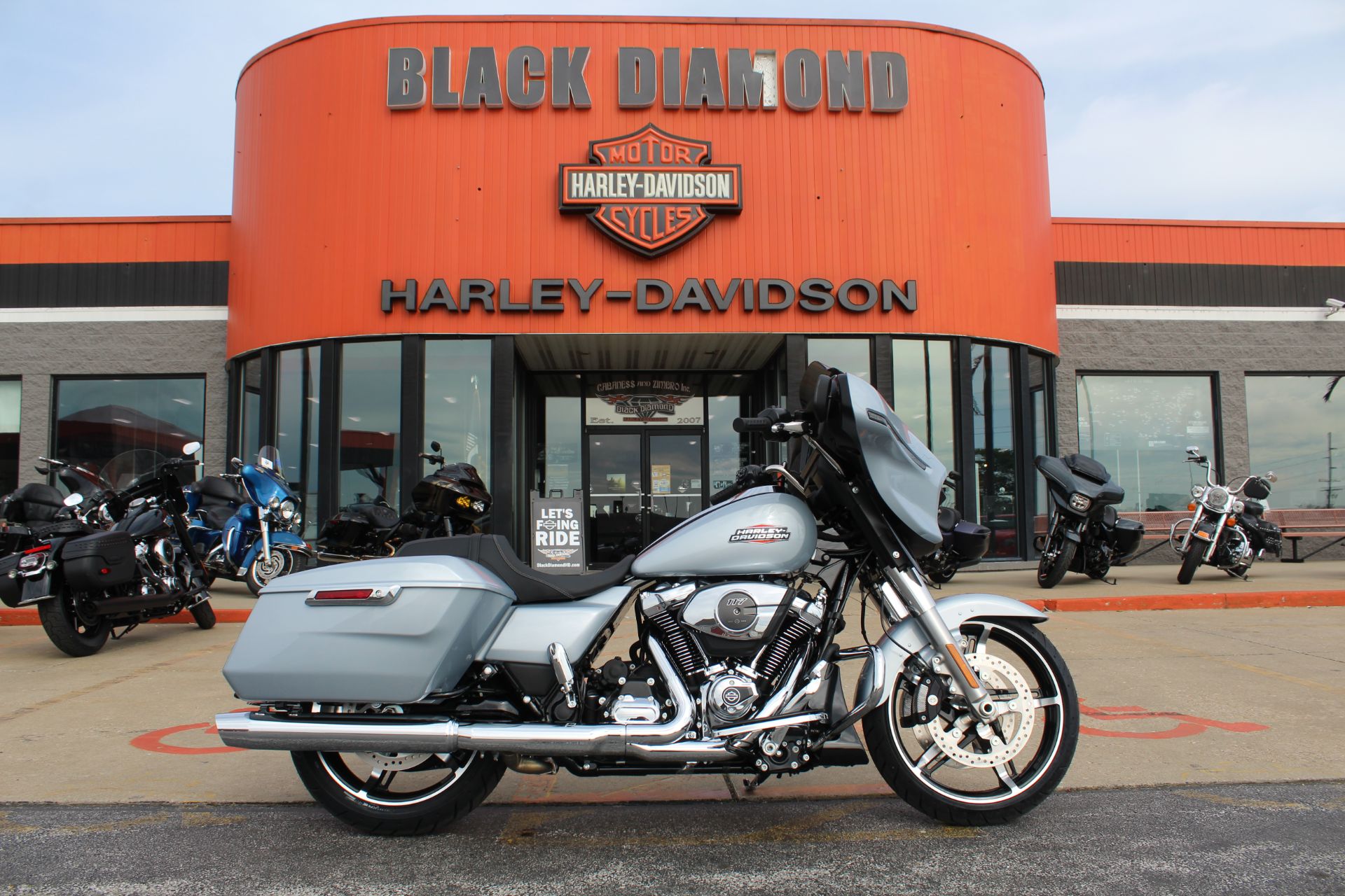 New 2025 Harley-Davidson Street Glide® Atlas Silver Metallic